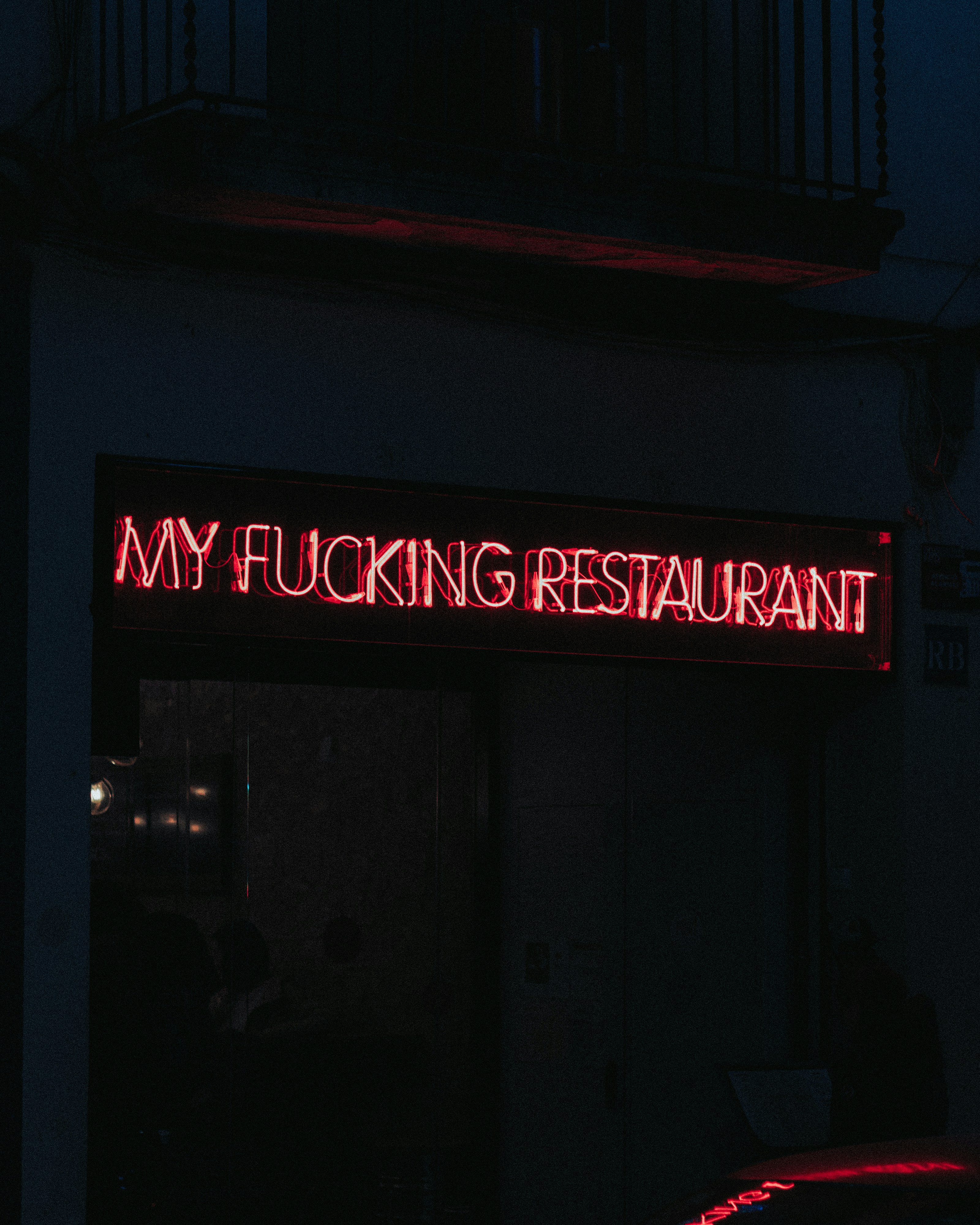 Un análisis muy preciso de lo que sucede cuando suena el teléfono de un restaurante