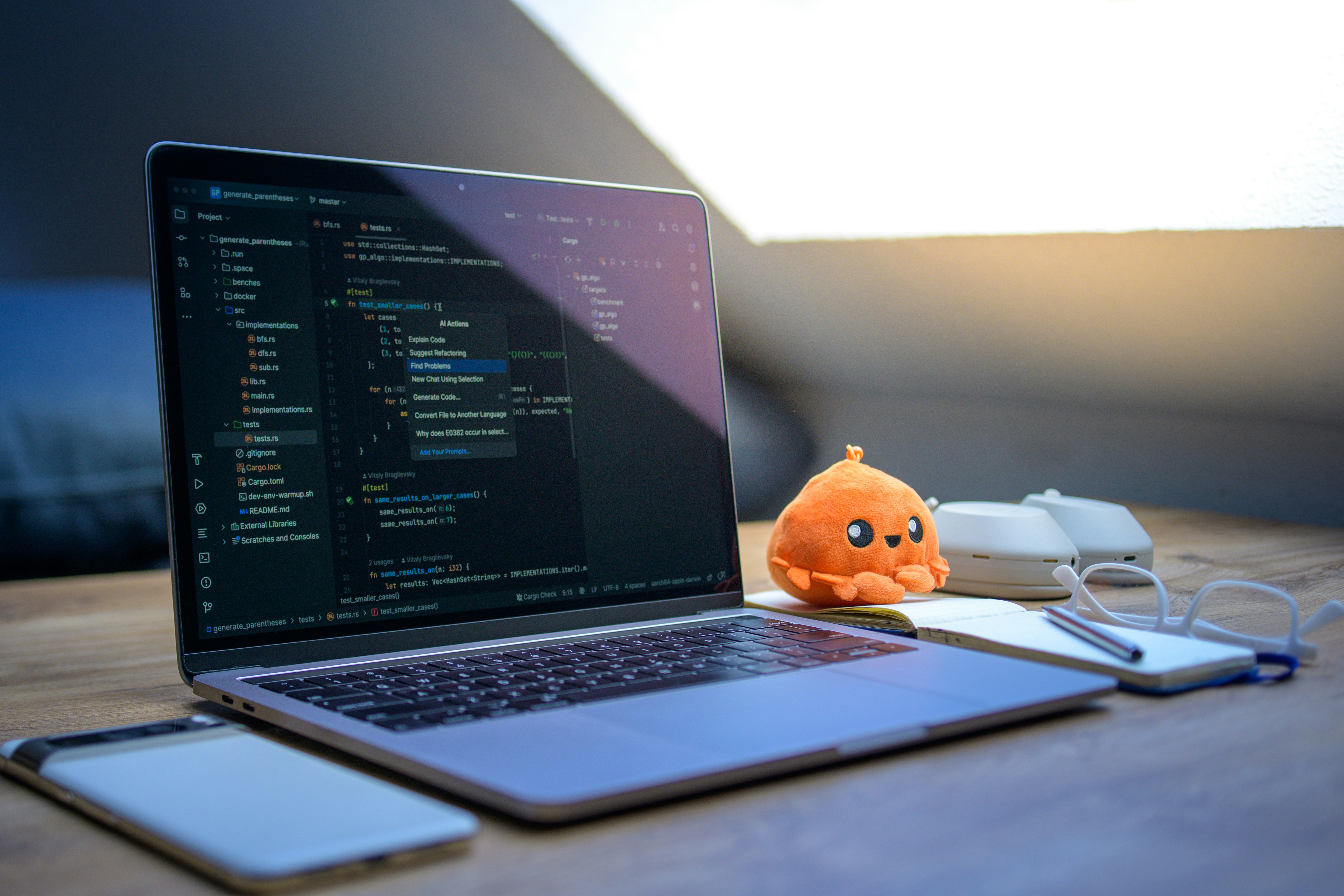 ¿Es compatible el desarrollo de aplicaciones con IA con los modelos de trabajo remoto o híbrido?