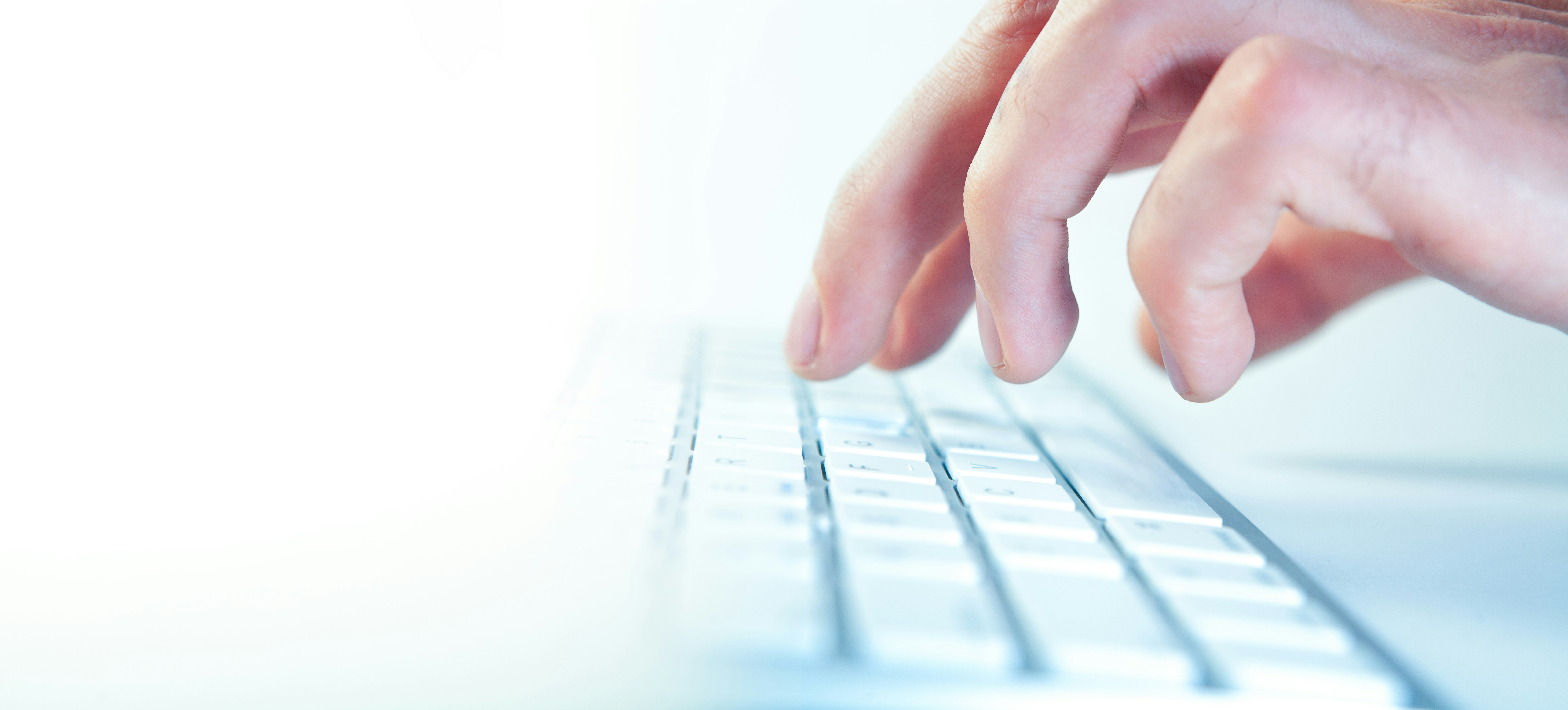 ¿Es compatible el desarrollo de sitios web corporativos con modelos de trabajo remoto o híbrido?