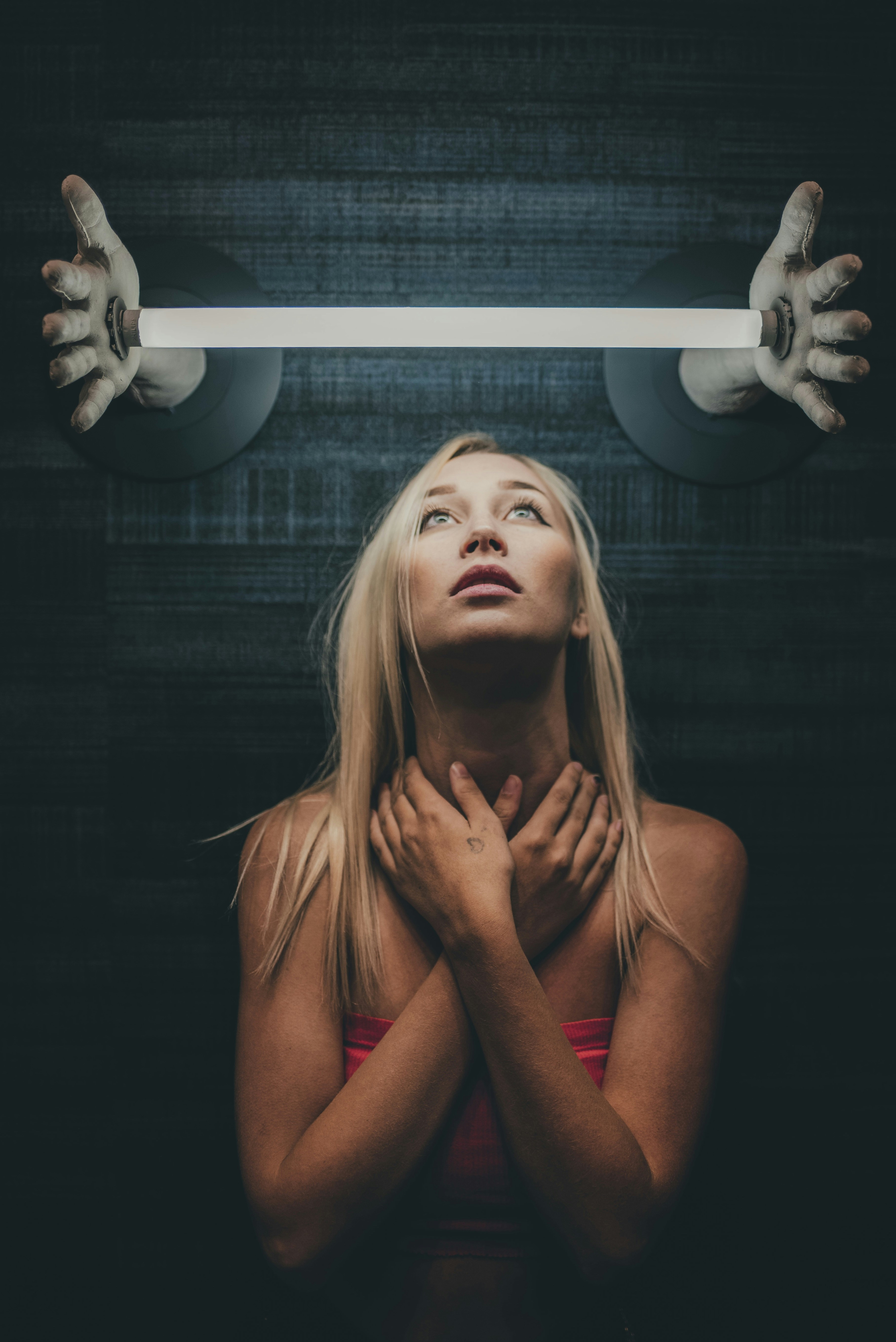 ¿Realmente es malo contener la respiración al levantar peso?