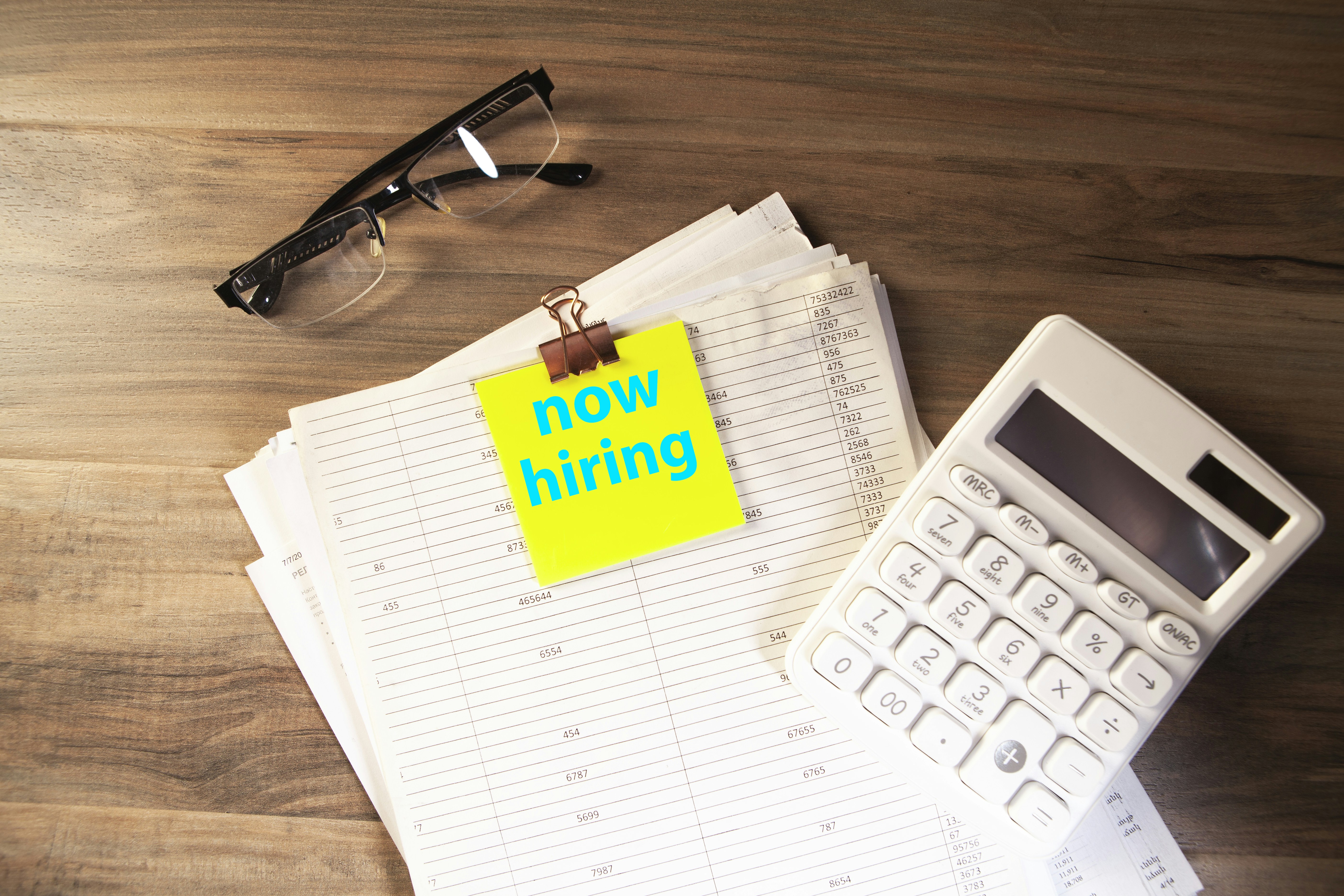 ¿Pueden las operaciones a escala sin contratar más personal reemplazar los procesos manuales?