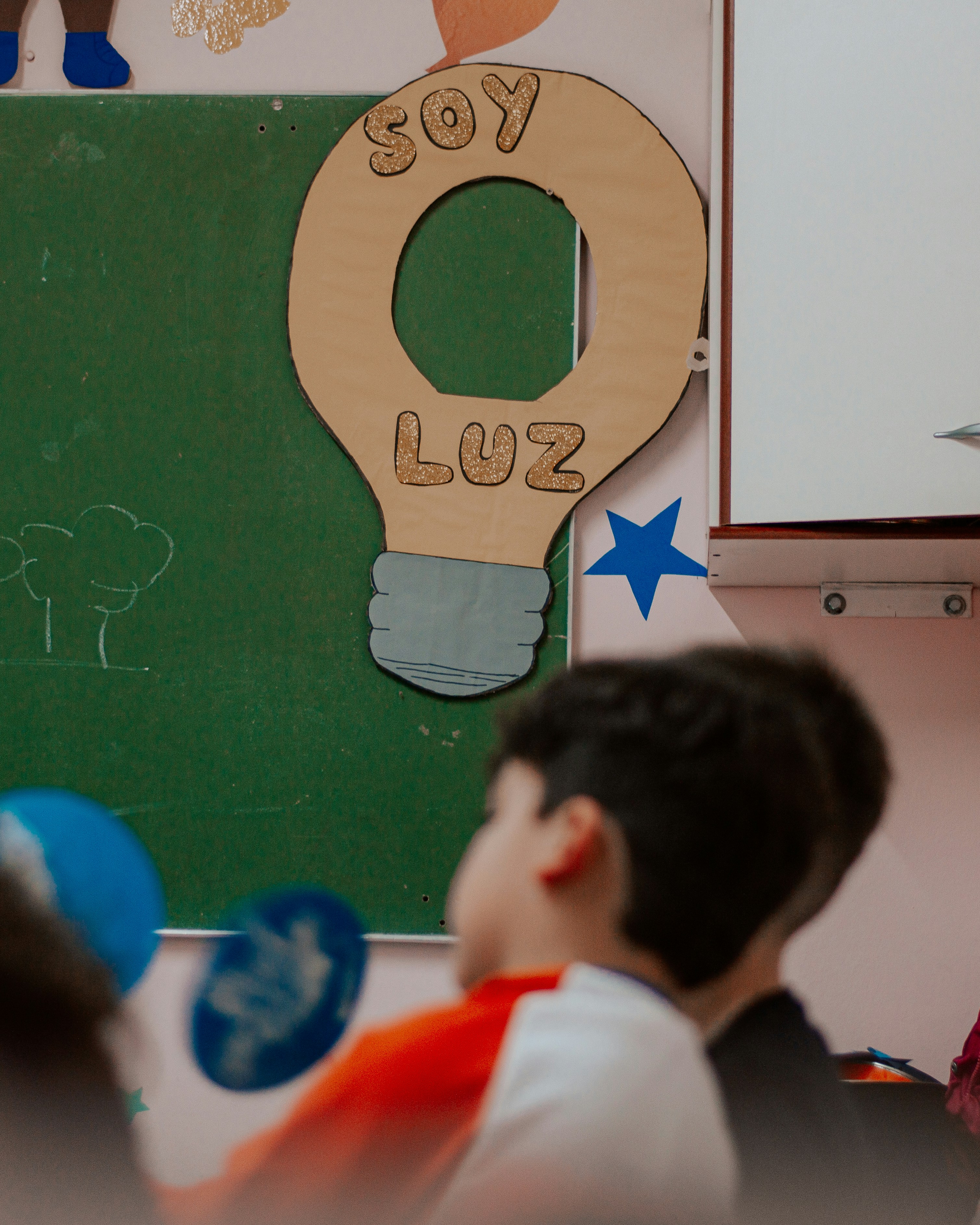 ¿Cuándo pueden los LLM aprender a razonar con supervisión débil?