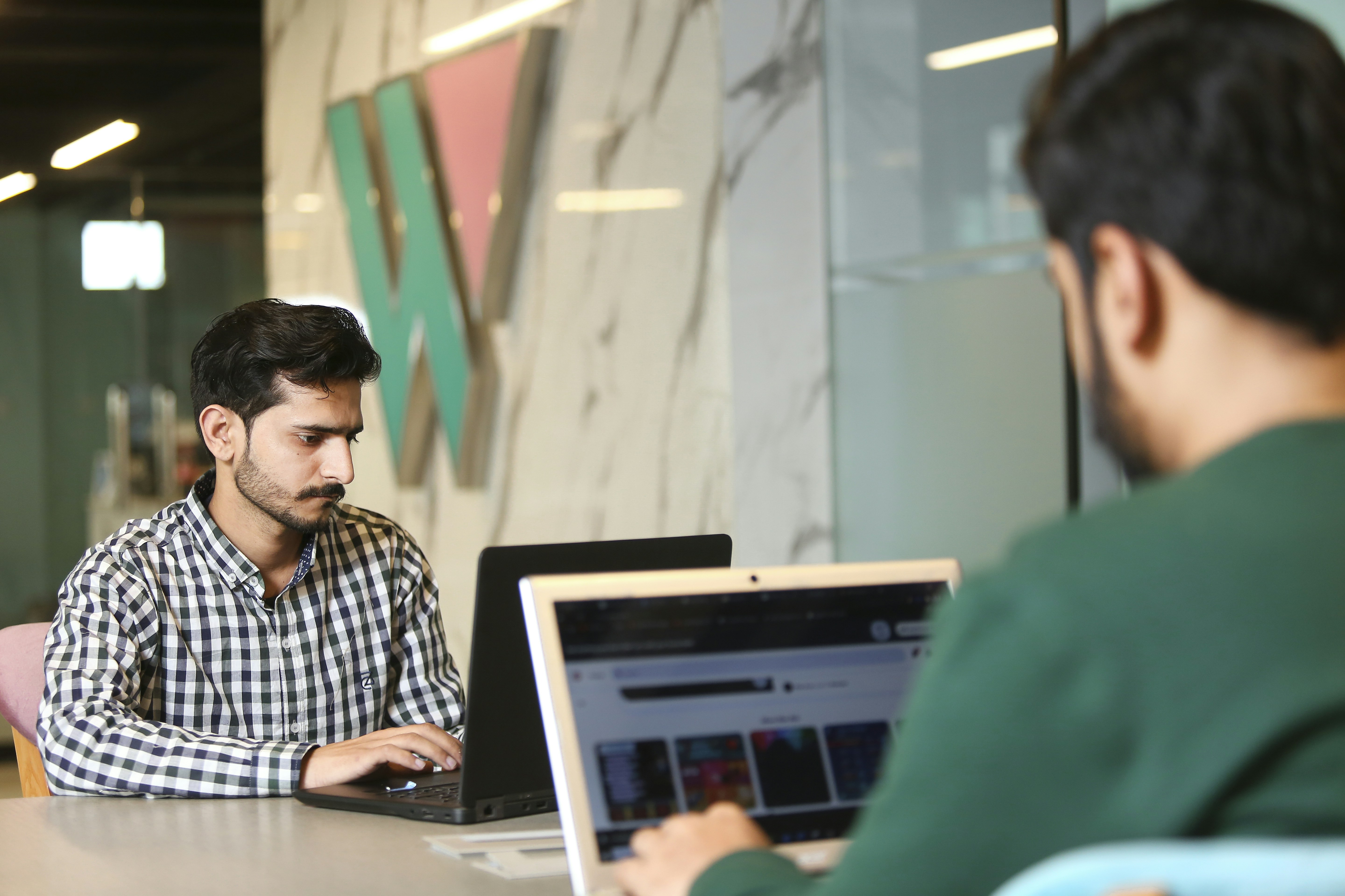 ¿Son los trabajadores agentivos para empresas adecuados tanto para startups como para grandes empresas?