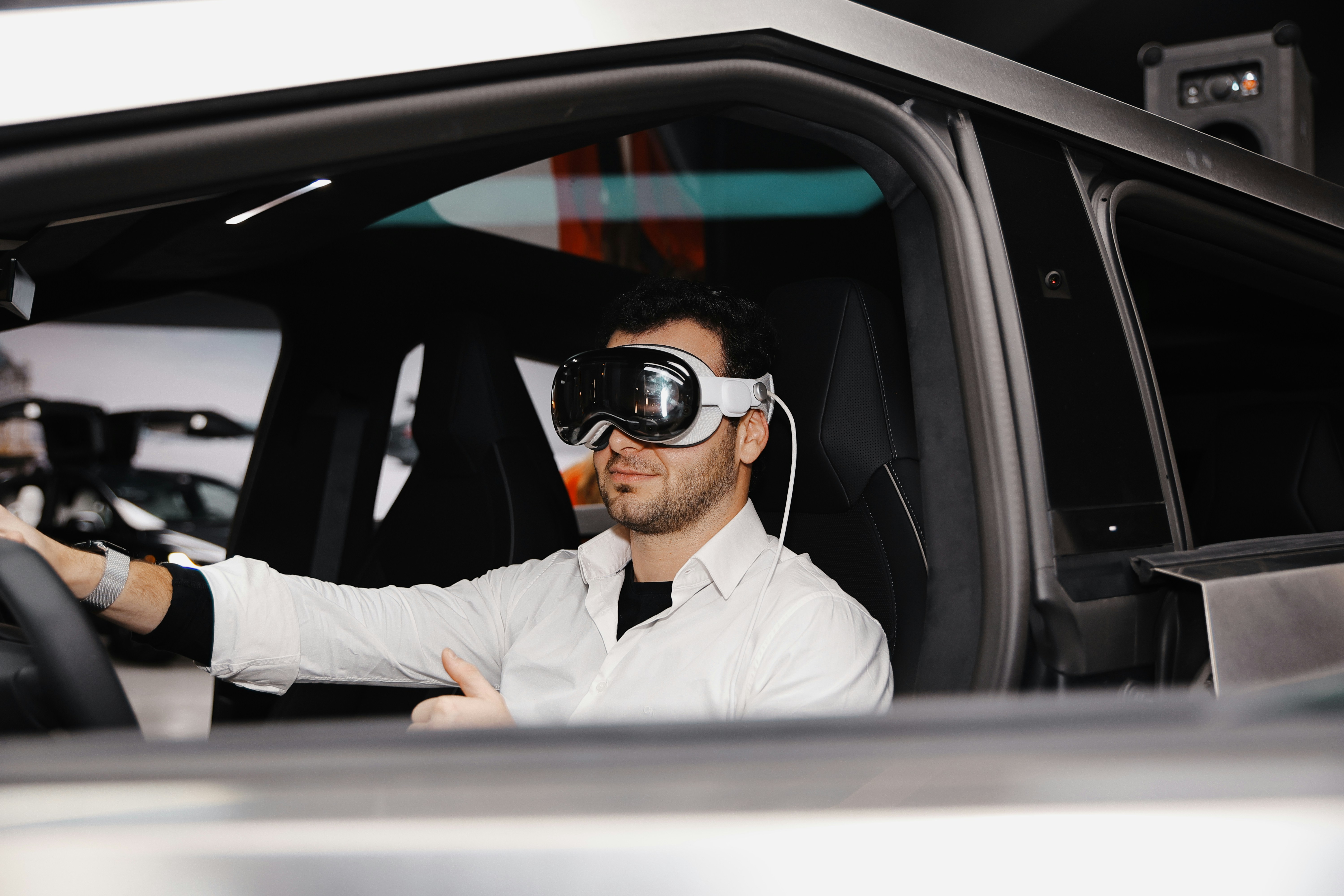 VLADriver-RAG: Modelos de Visión-Lenguaje-Acción Aumentados con Recuperación para Conducción Autónoma