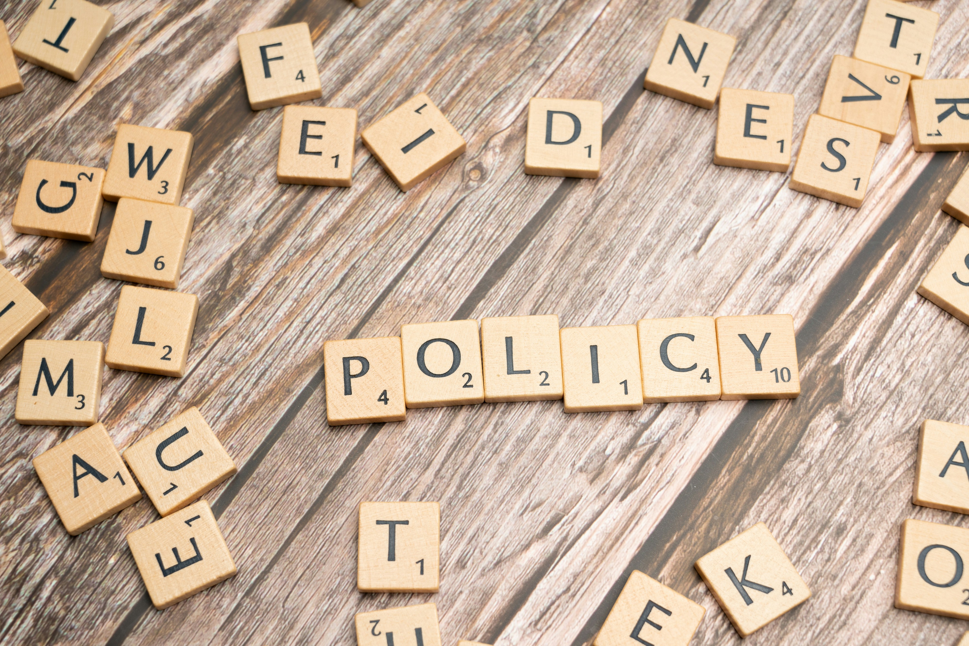 Destilación on-policy basada en rúbrica