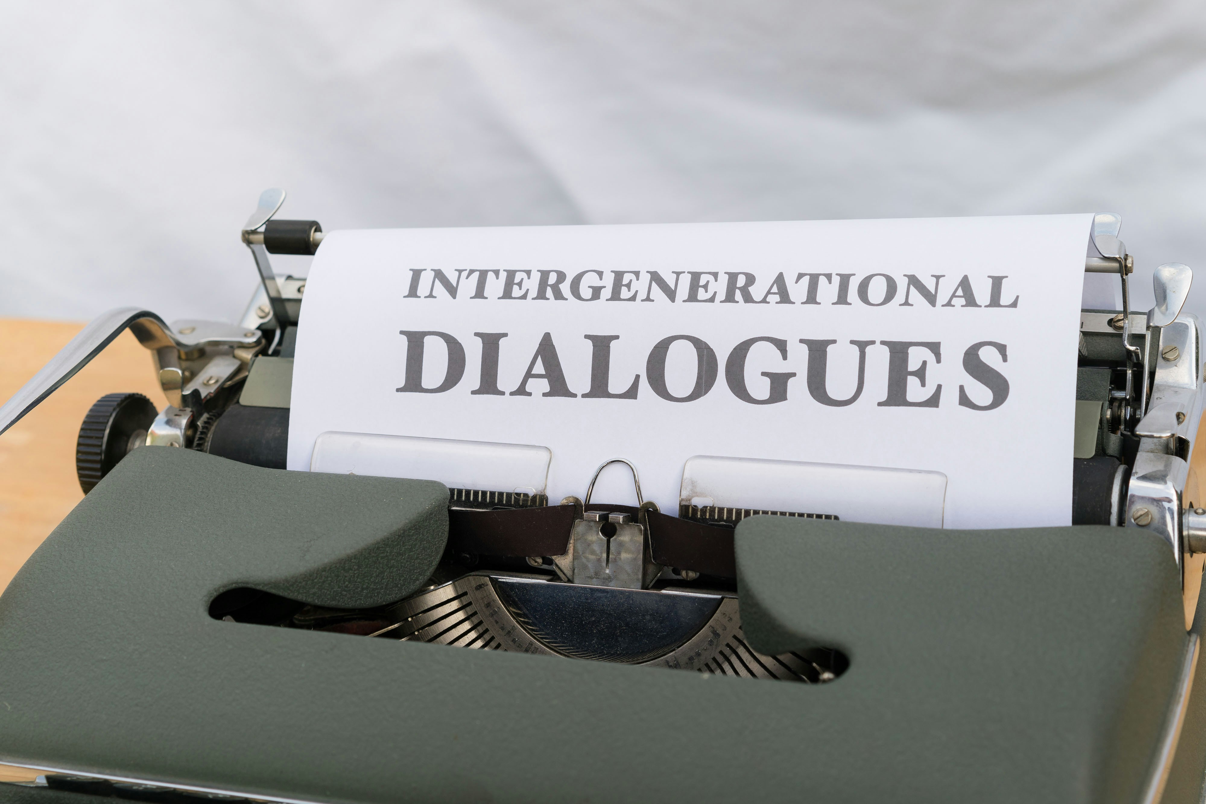 Difusión de lenguaje continuo como problema de interfaz decodificador