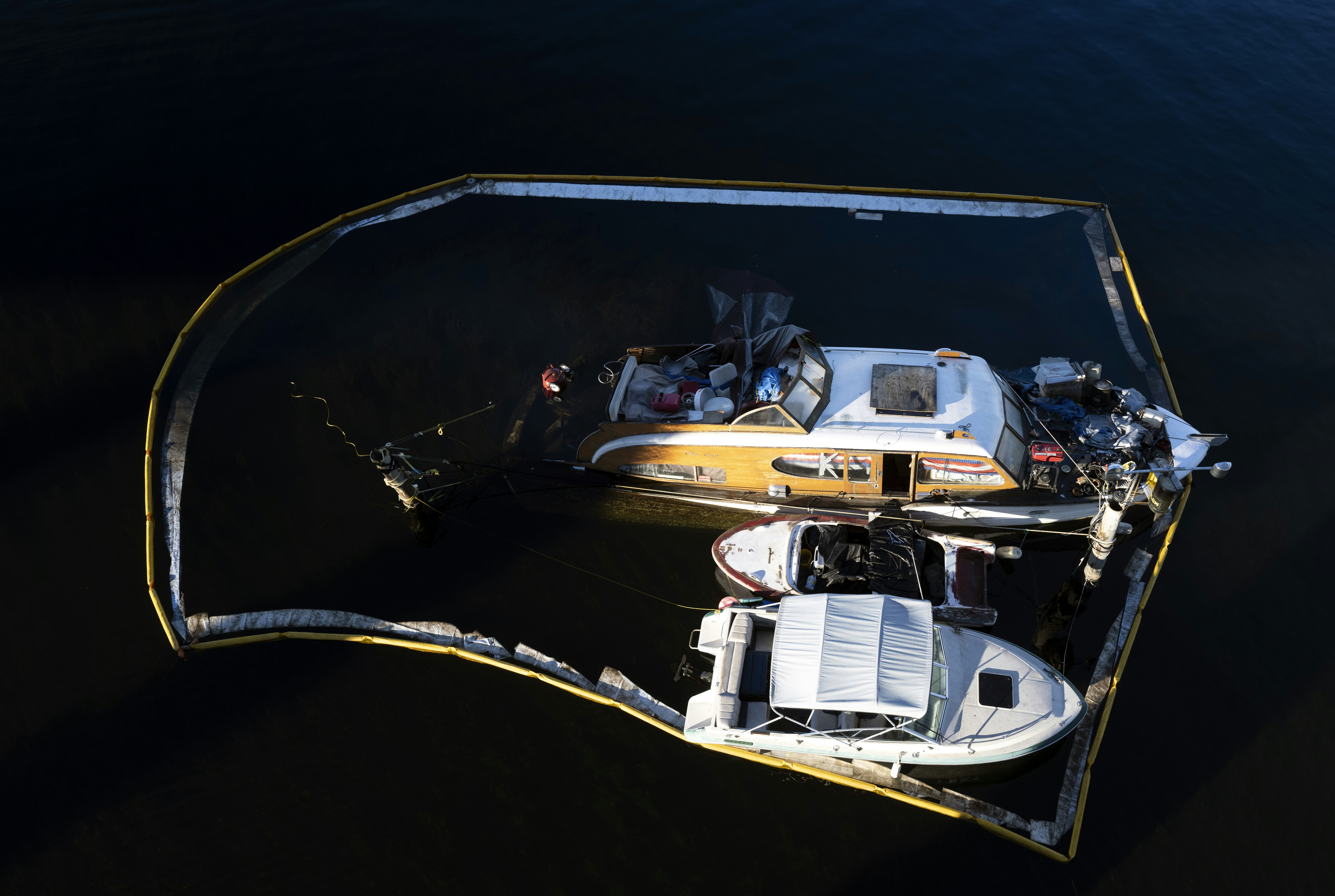 DisasterBench: Benchmark multimodal para respuesta UAV en desastres complejos