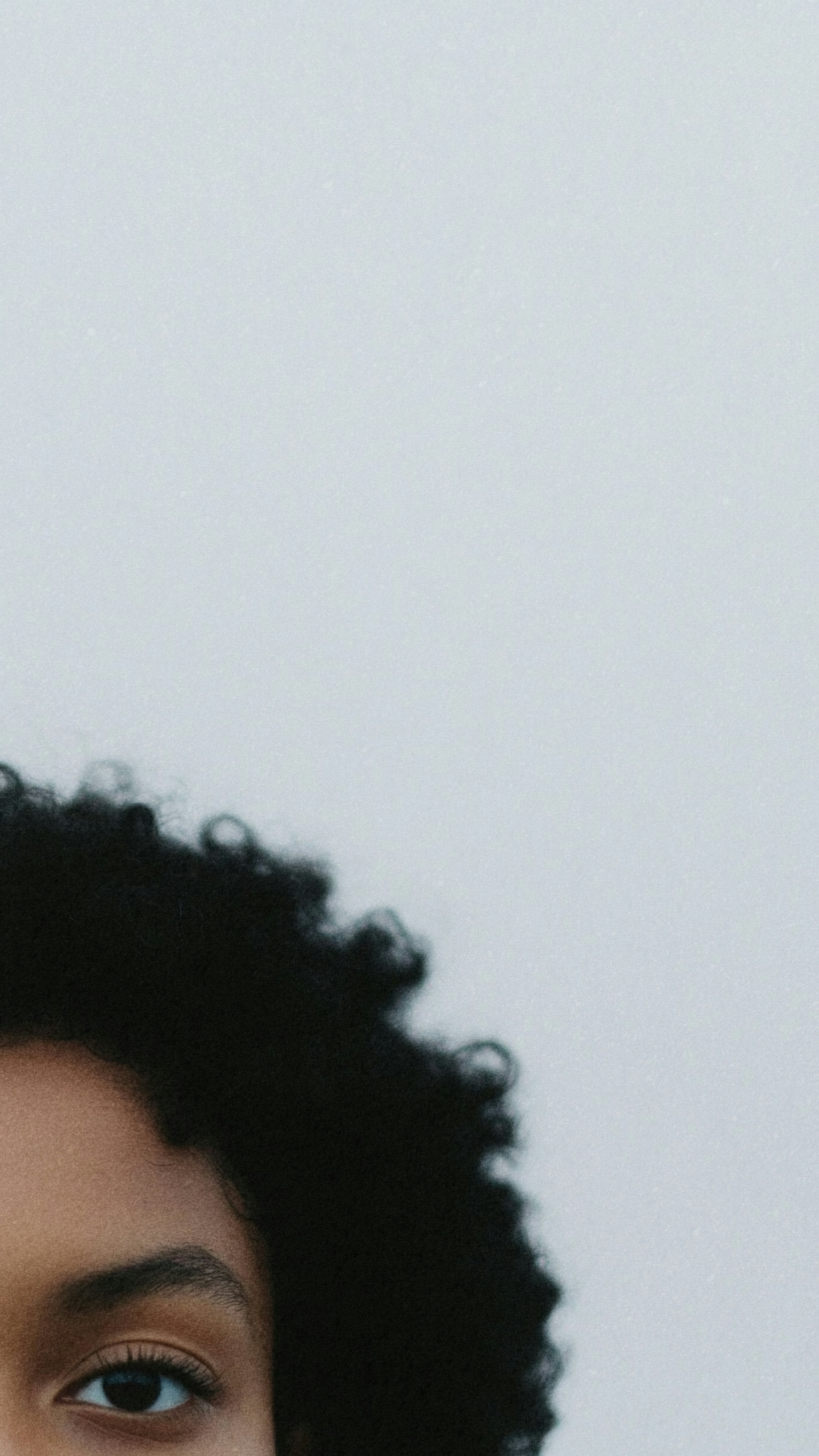 Dónde puedo aprender más sobre la plataforma de análisis de datos para medianas empresas?