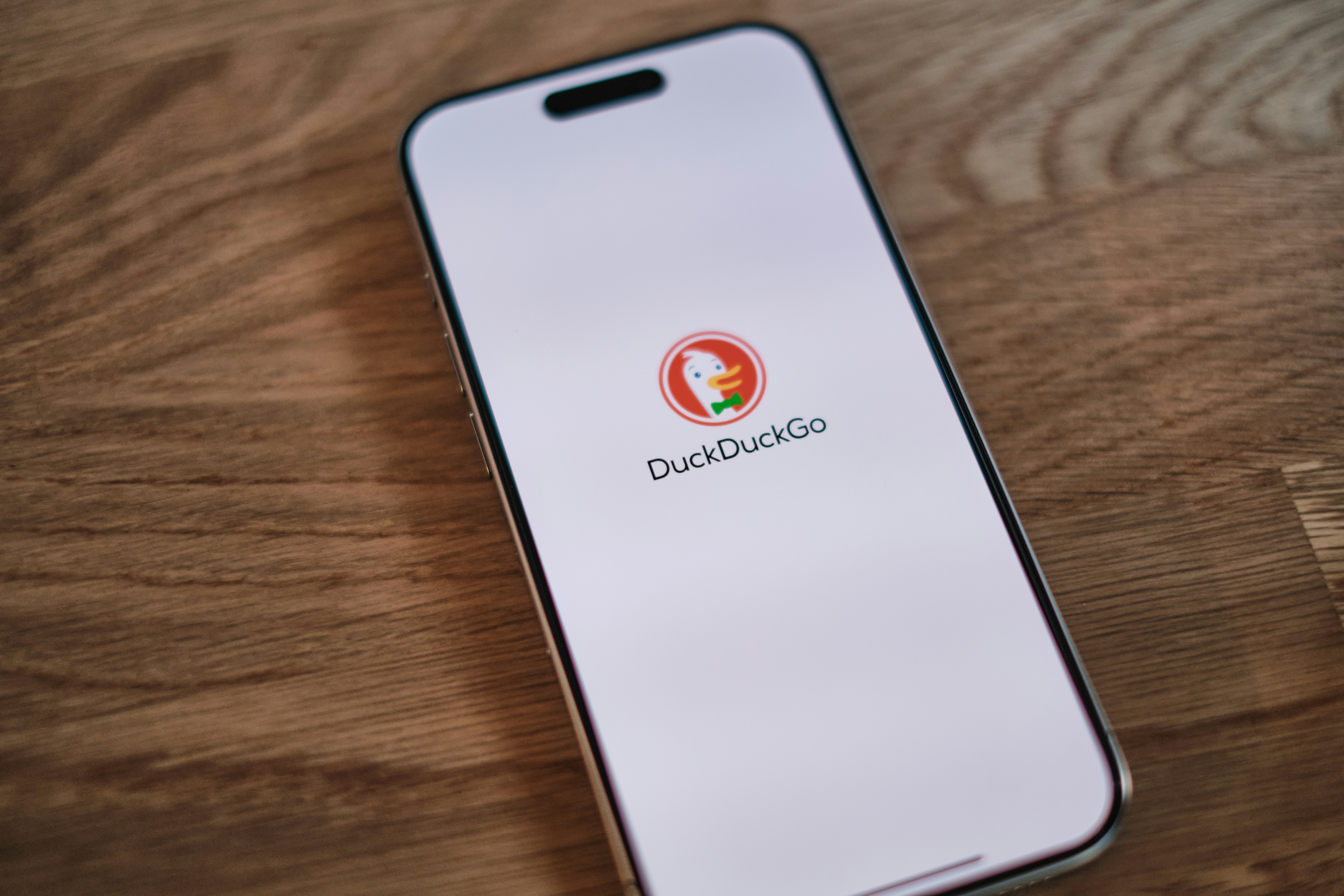 DuckDuckGo lanza extensión Chrome para búsqueda sin IA