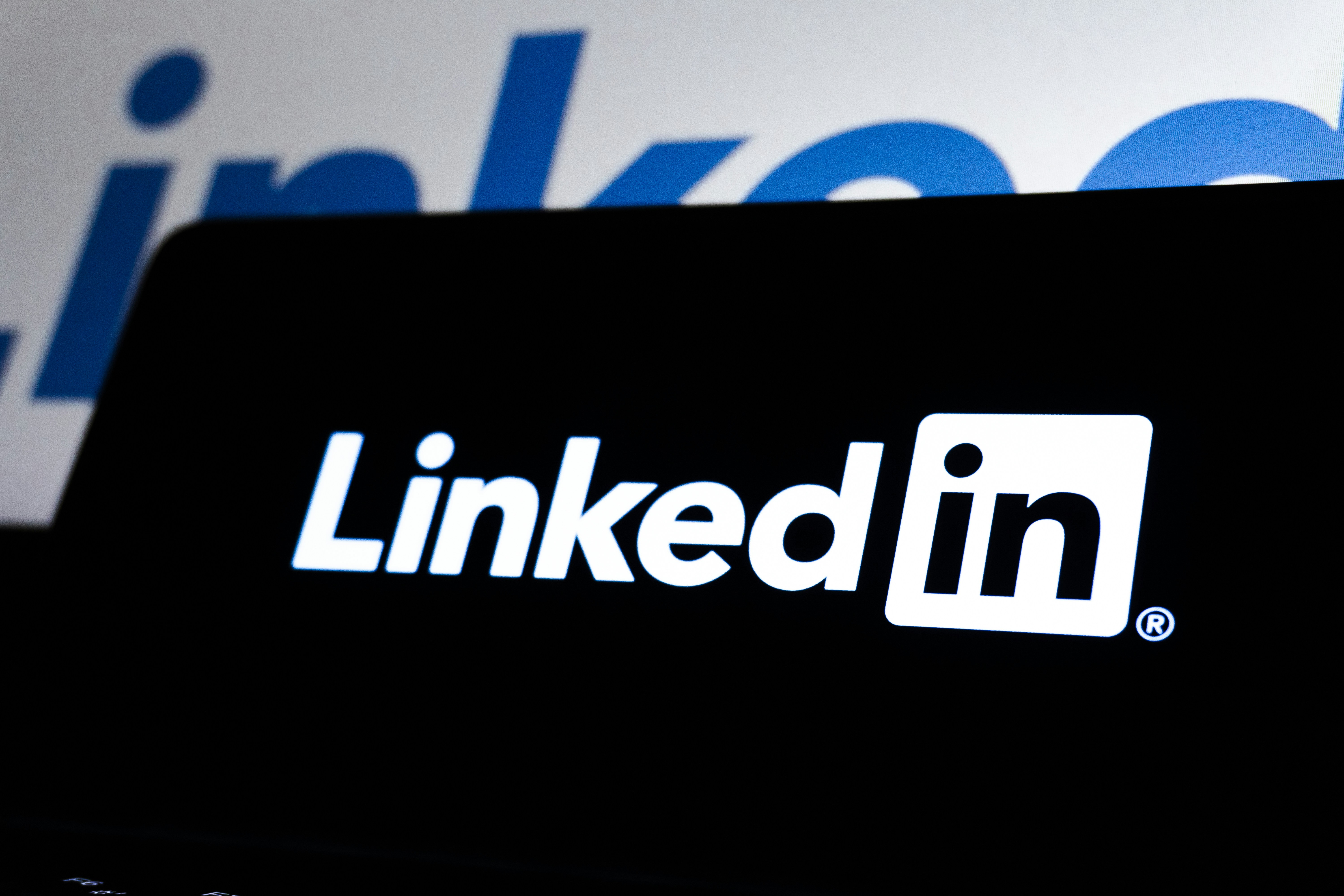 El CEO de LinkedIn se está yendo; por favor, mantenga sus emotivos tributos en video