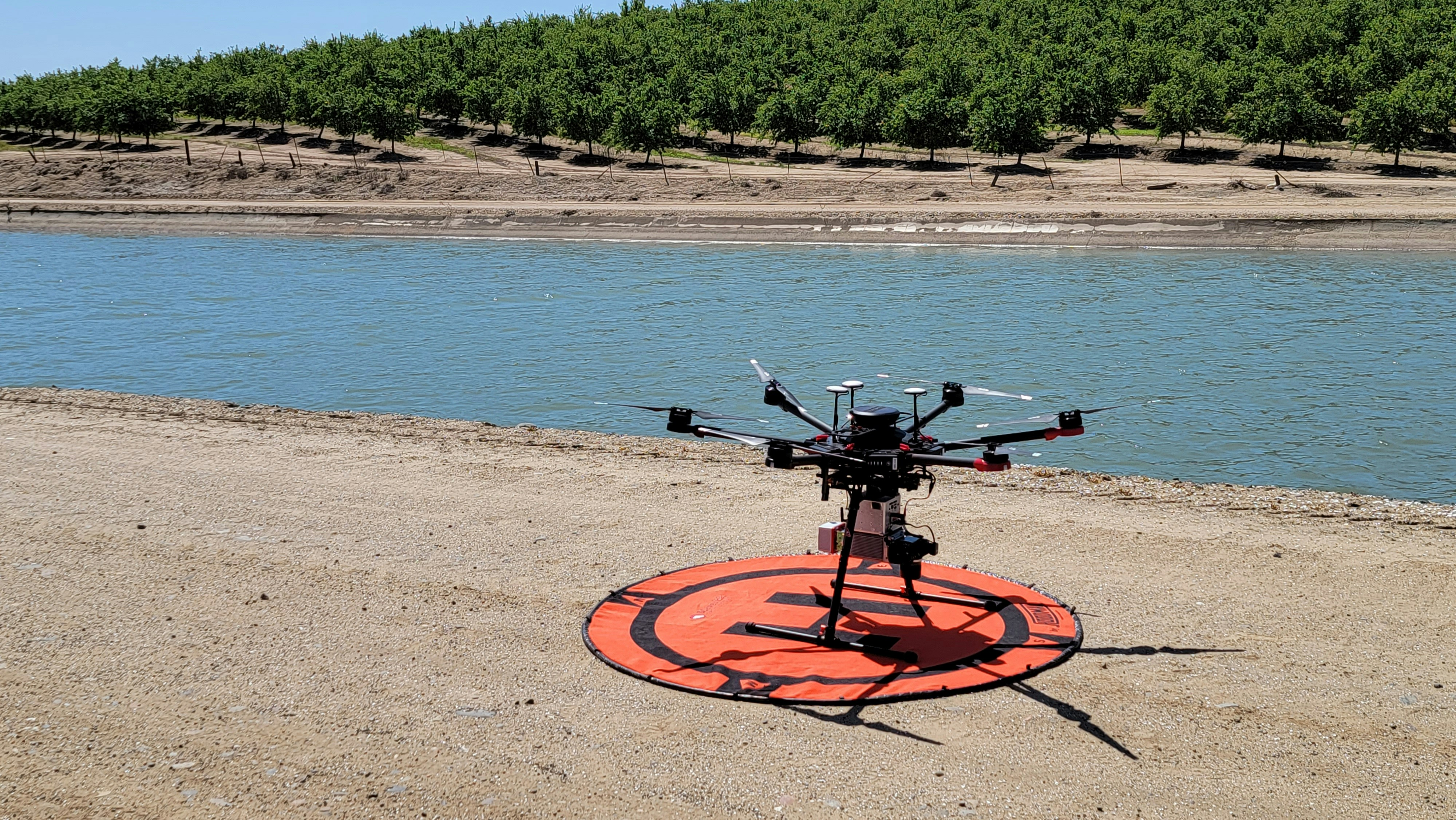 El dron de repostaje autónomo basado en portaaviones de la Armada finalmente ha volado