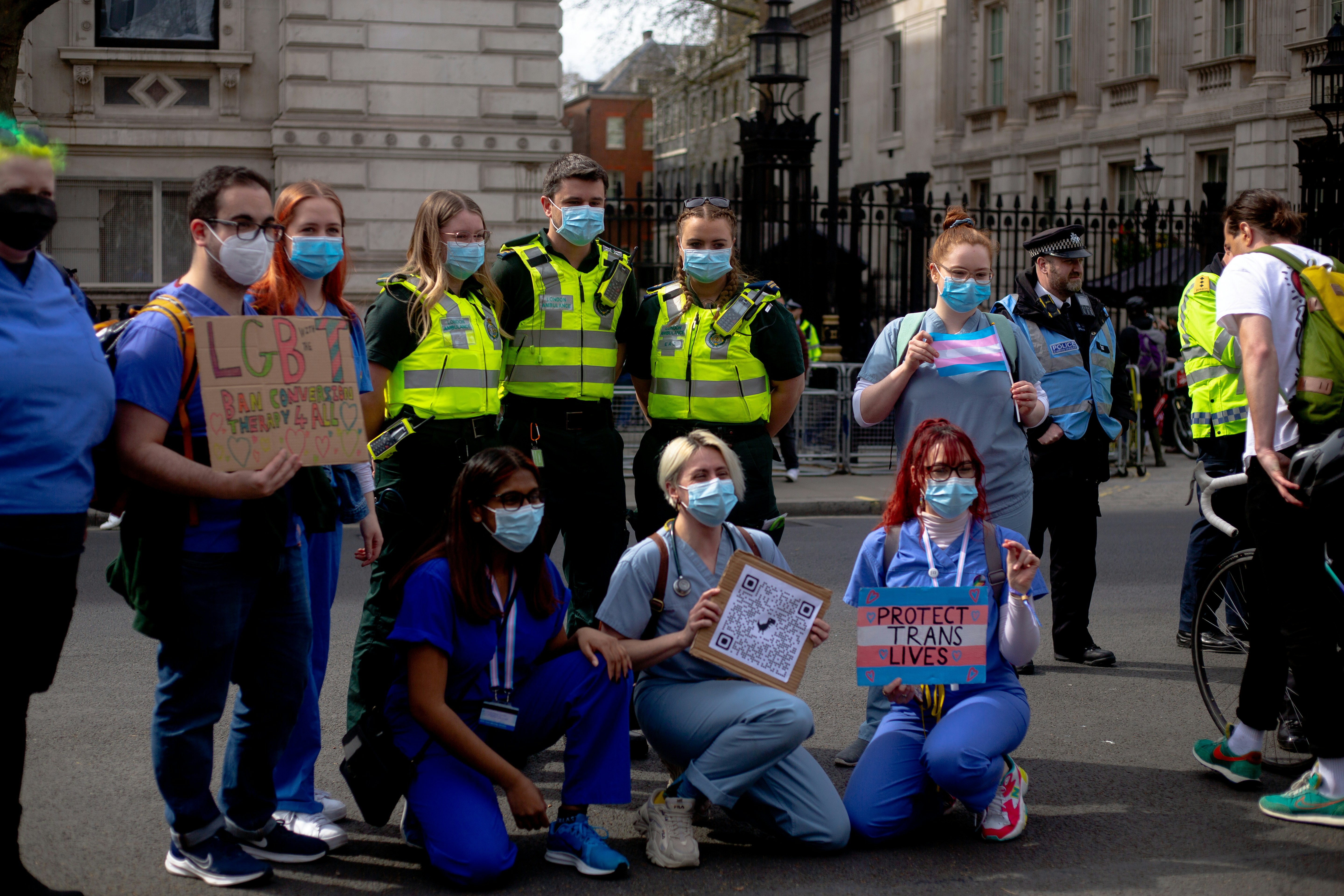 NHS cerrará el código fuente de cientos de repositorios de GitHub por preocupaciones de IA y seguridad