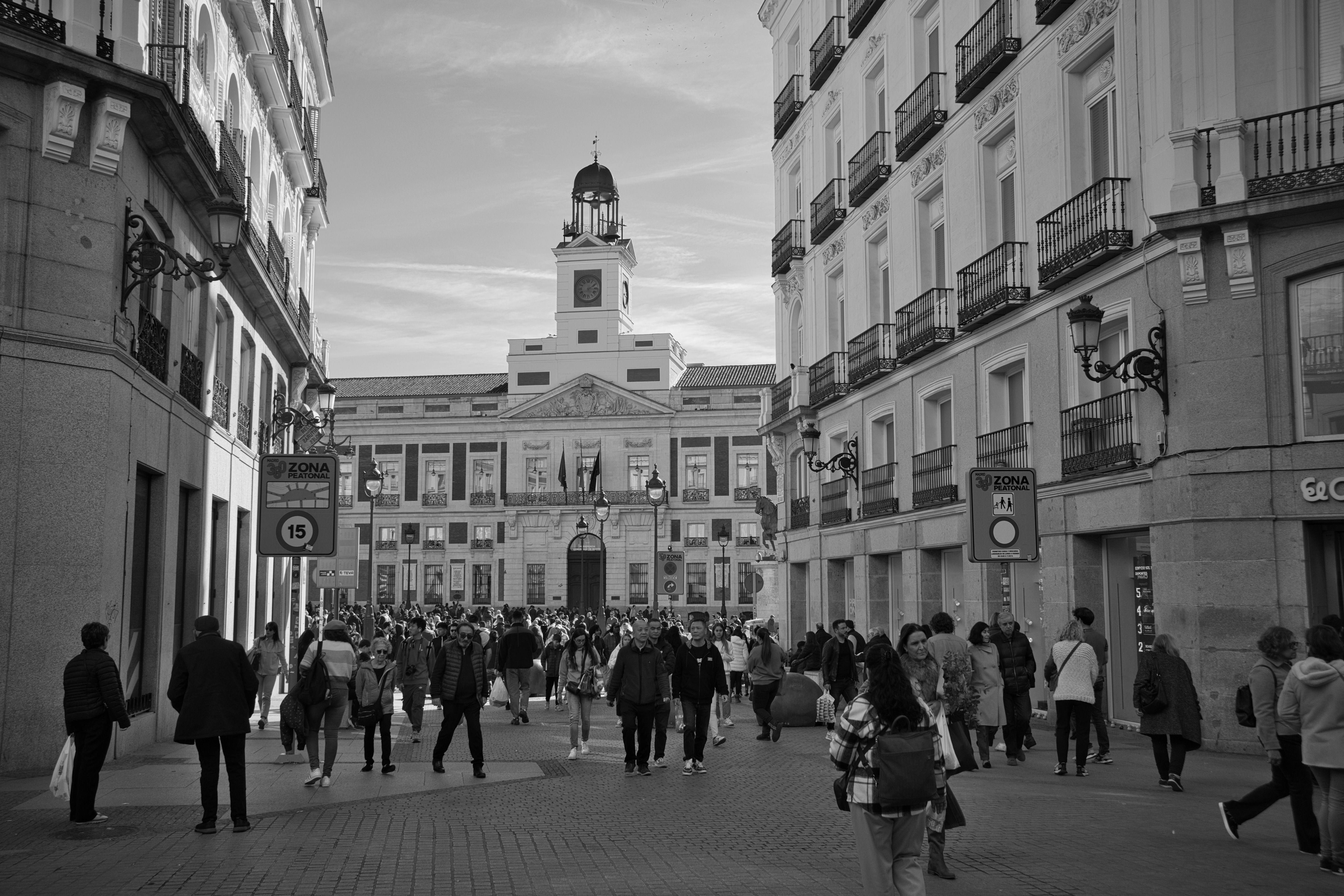 Socio oficial para digitalizar procesos basados en papel en Madrid - Más de 15 años de experiencia 2026