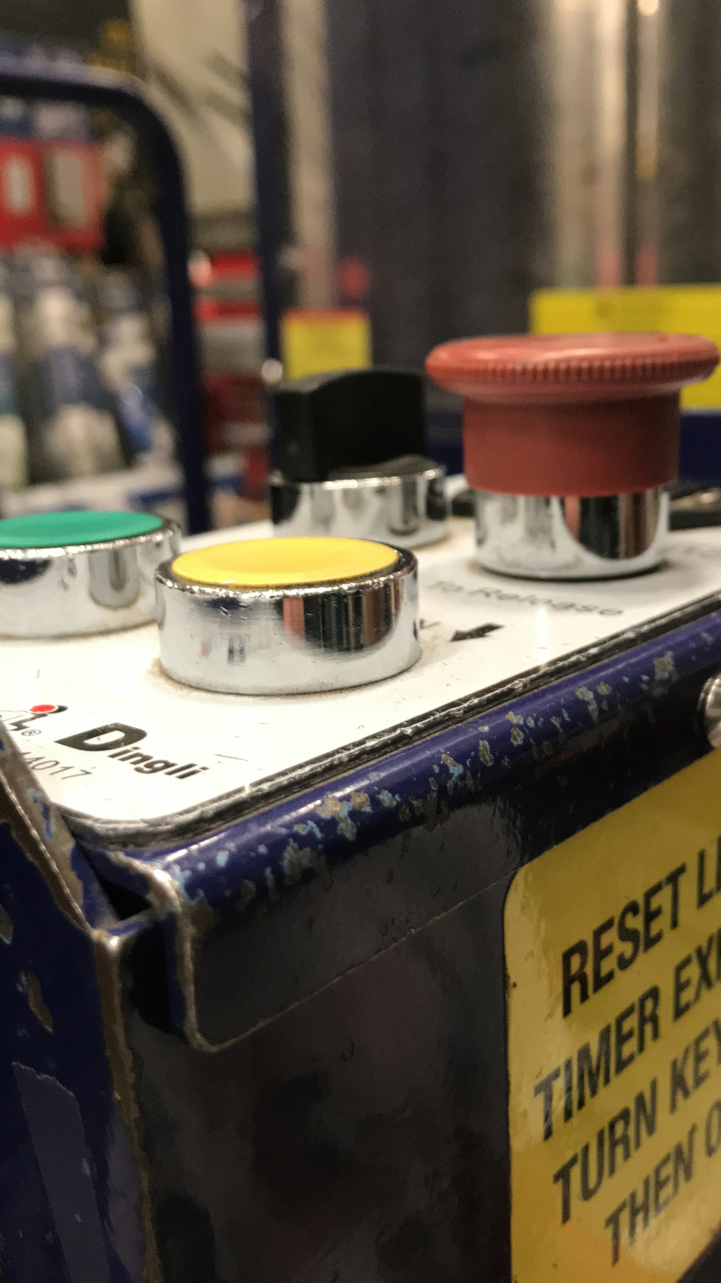 ¿Qué debo buscar en un proveedor de control de inventario automatizado?