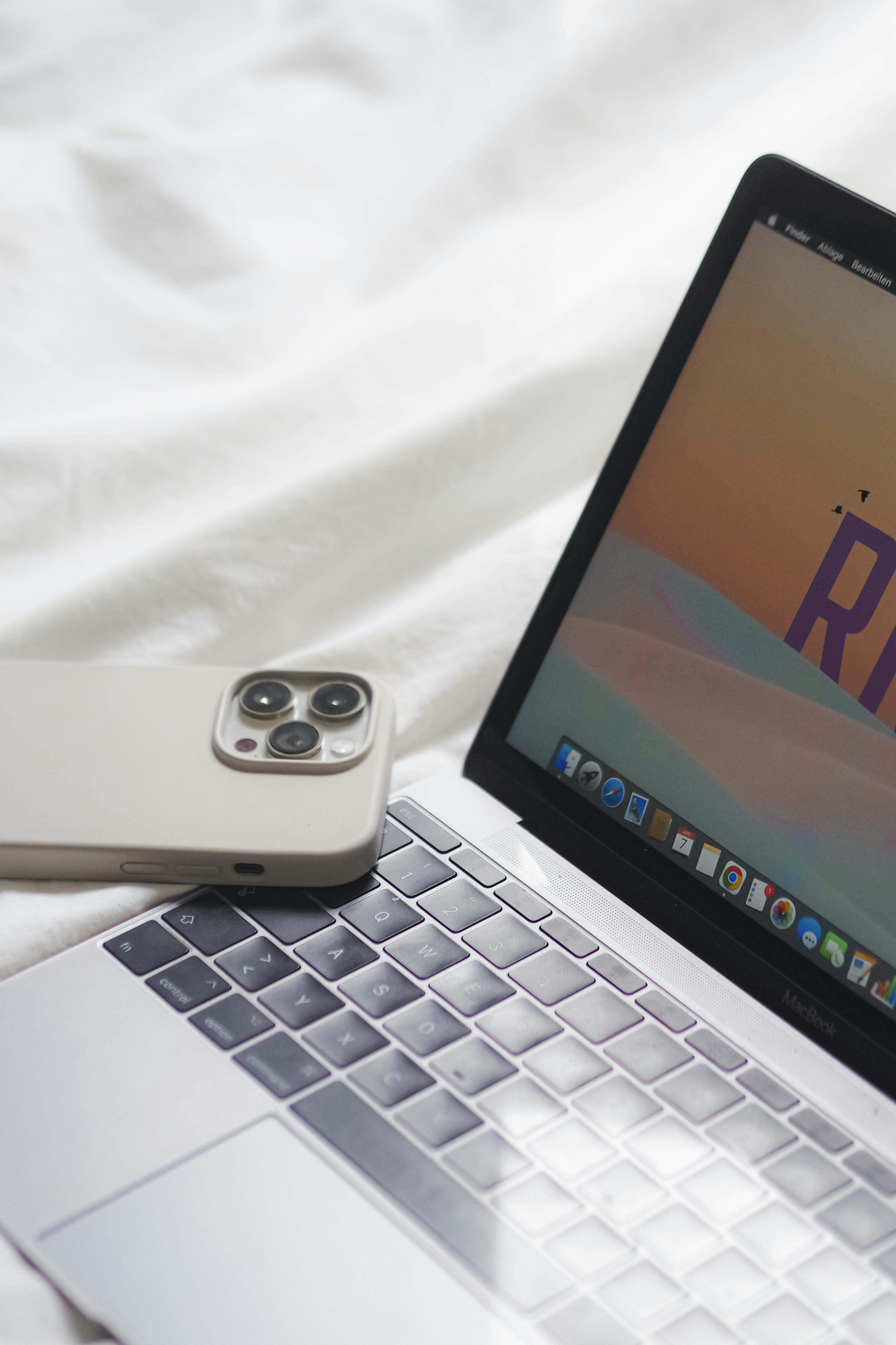 Guía del comprador de empresa de desarrollo de aplicaciones: características, precios y ROI para el sector de medios