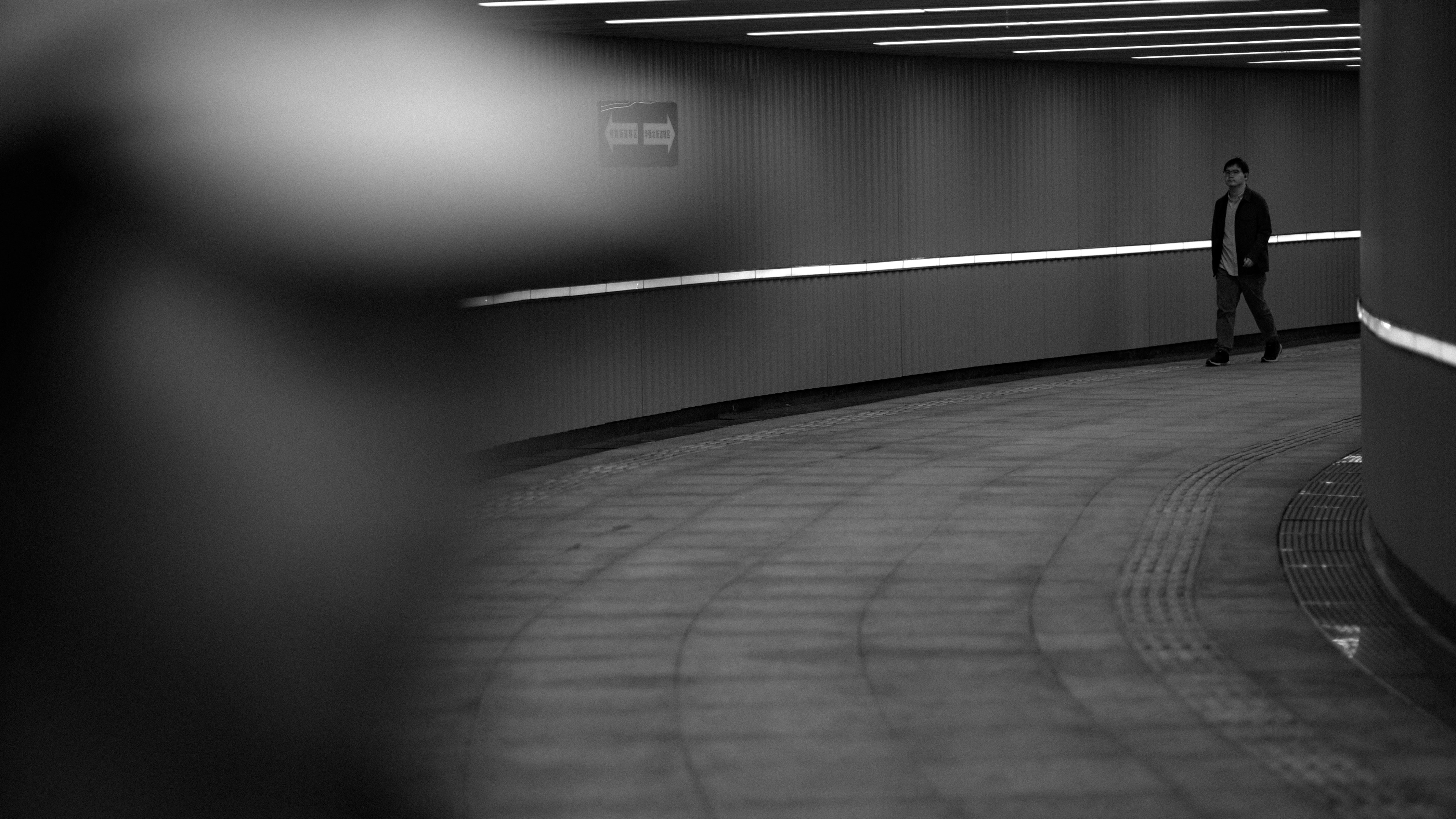 Entrenamiento de seguridad persiste a través de la optimización de la utilidad en agentes LLM