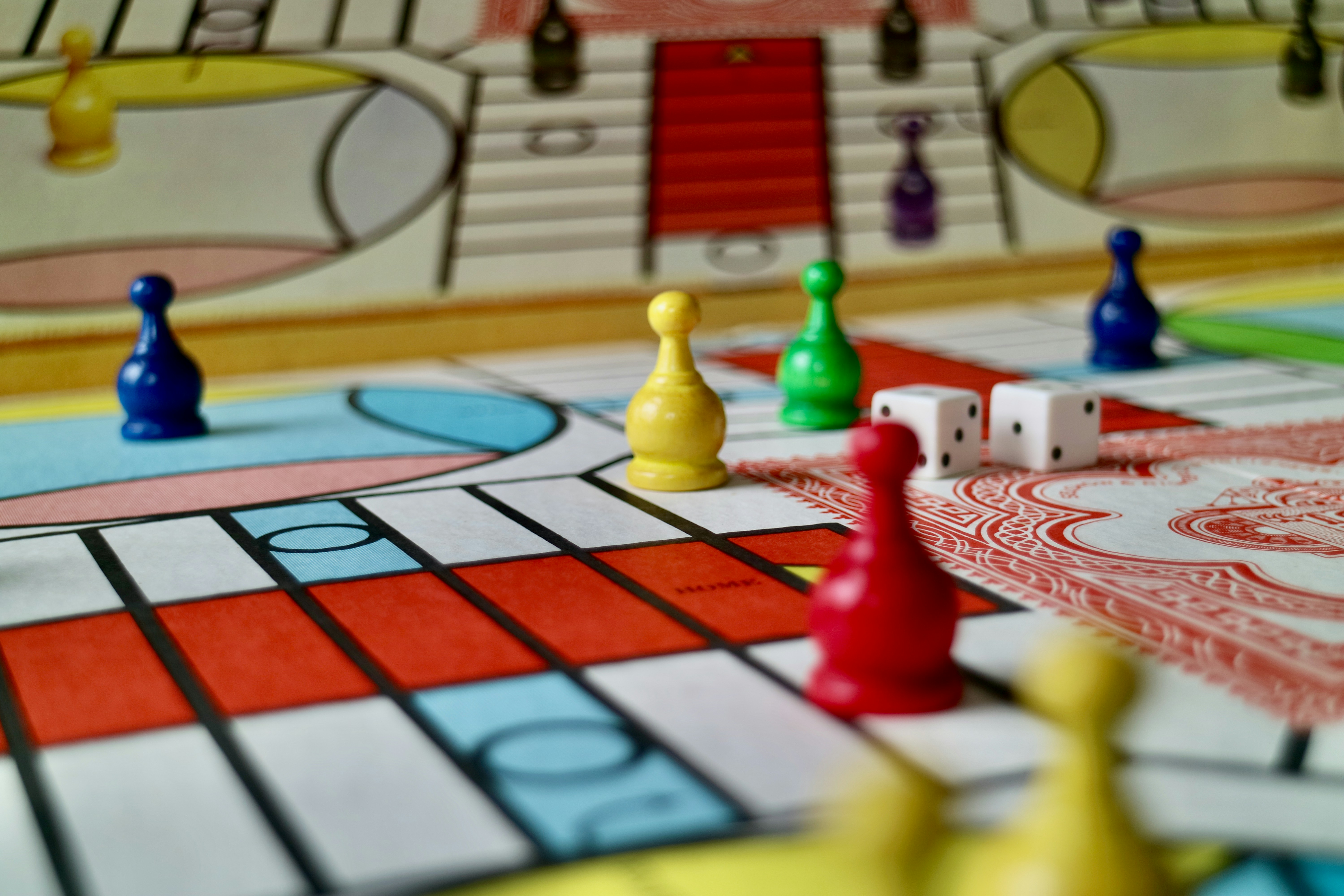 Equilibrios no lineales en modelos de juego potencial para aprendizaje federado