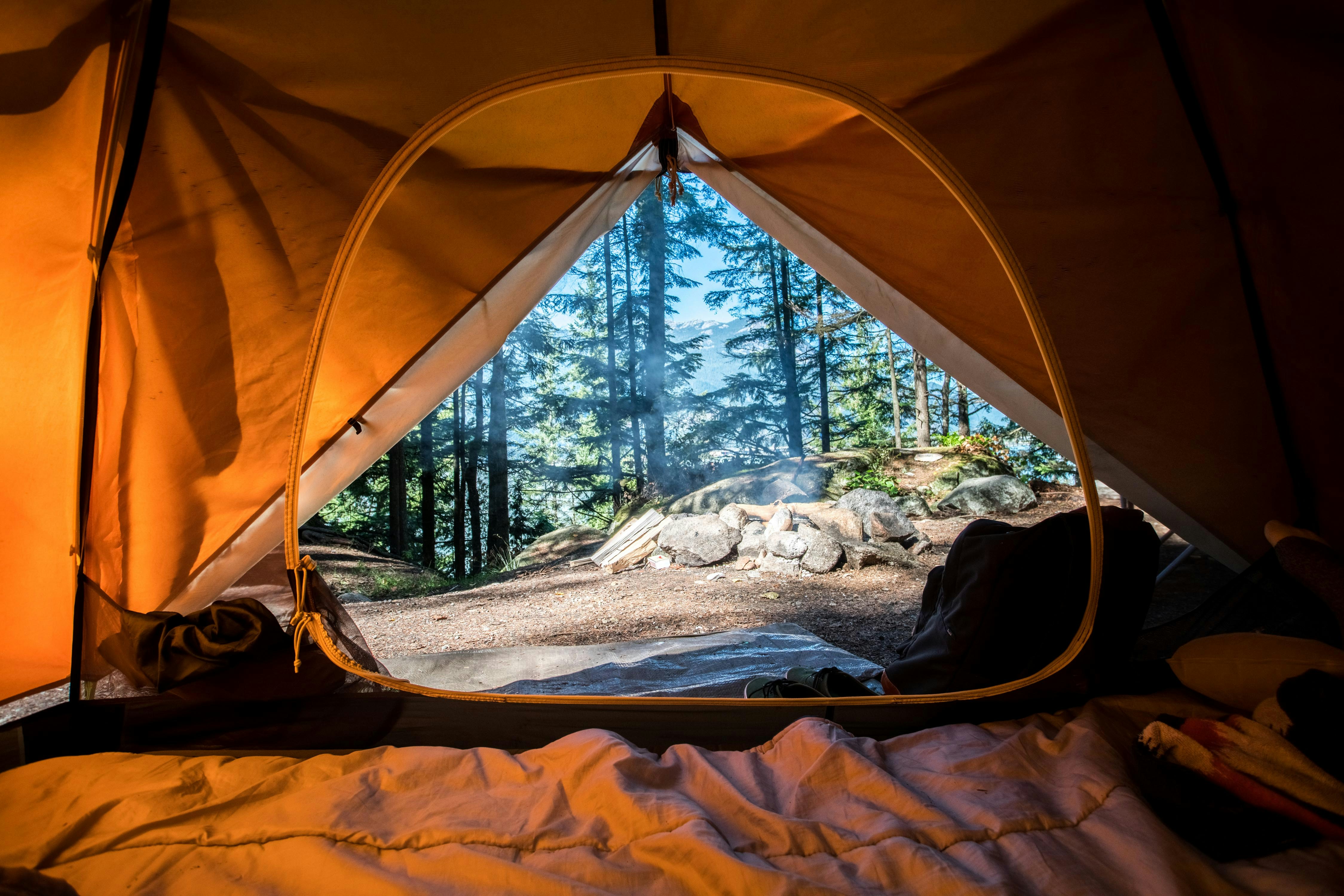 Todo el equipo de camping que necesitas este verano (y algunos no esenciales)