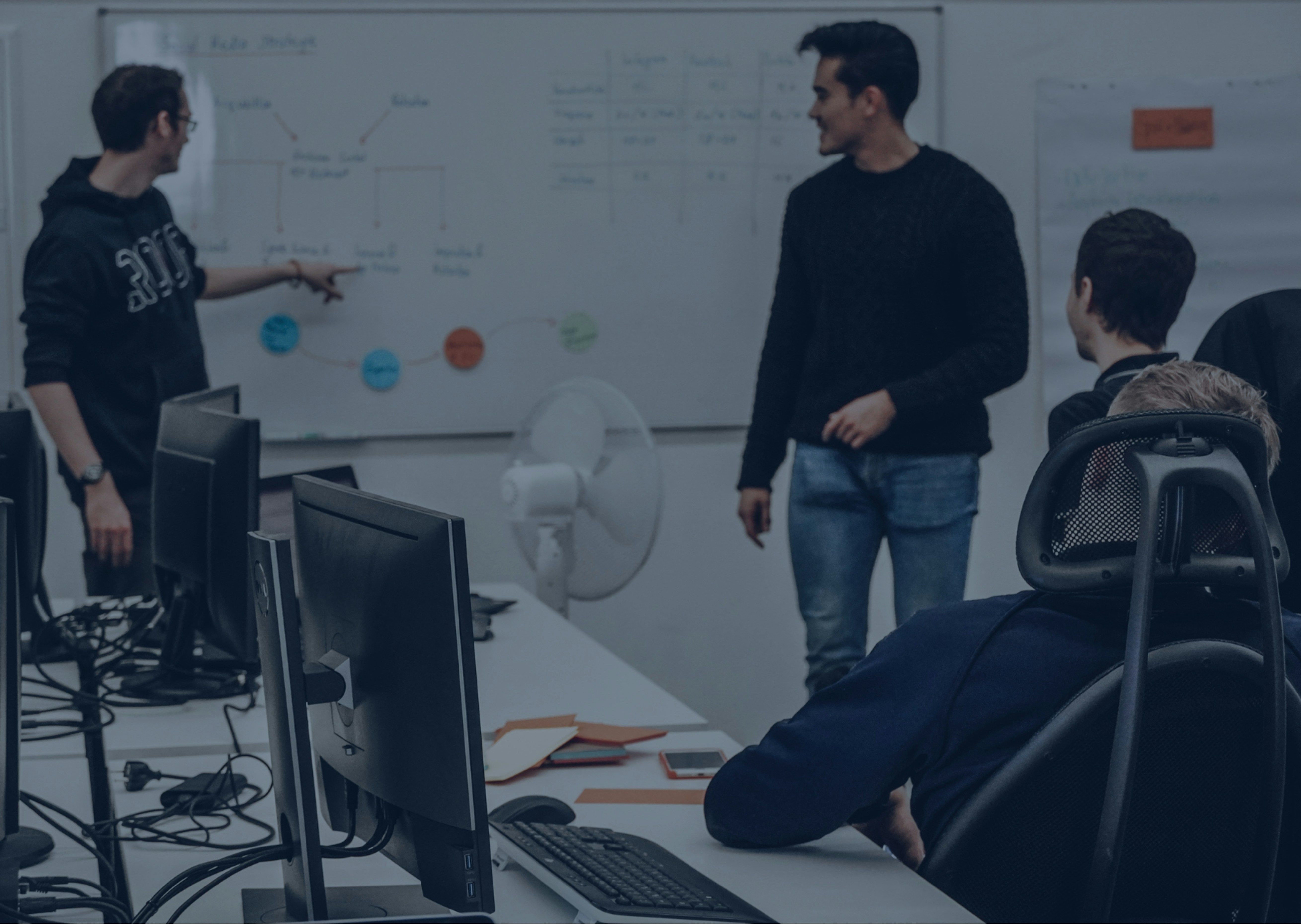 ¿Puede el equipo de desarrollo externalizado conectarse con bases de datos o APIs?