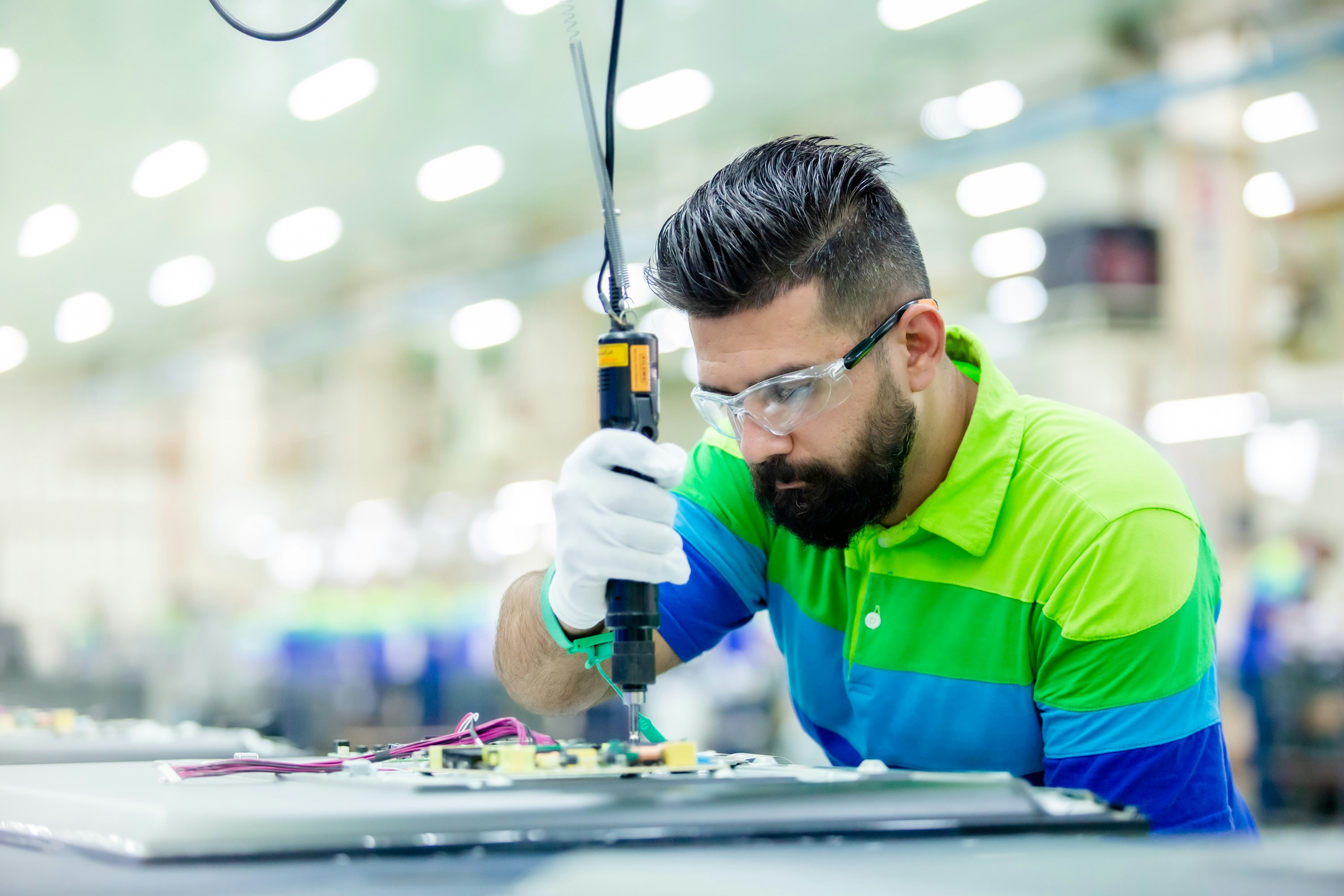 Escalando Cero Defectos en Fabricación con IA: Inspección Visual y NCR
