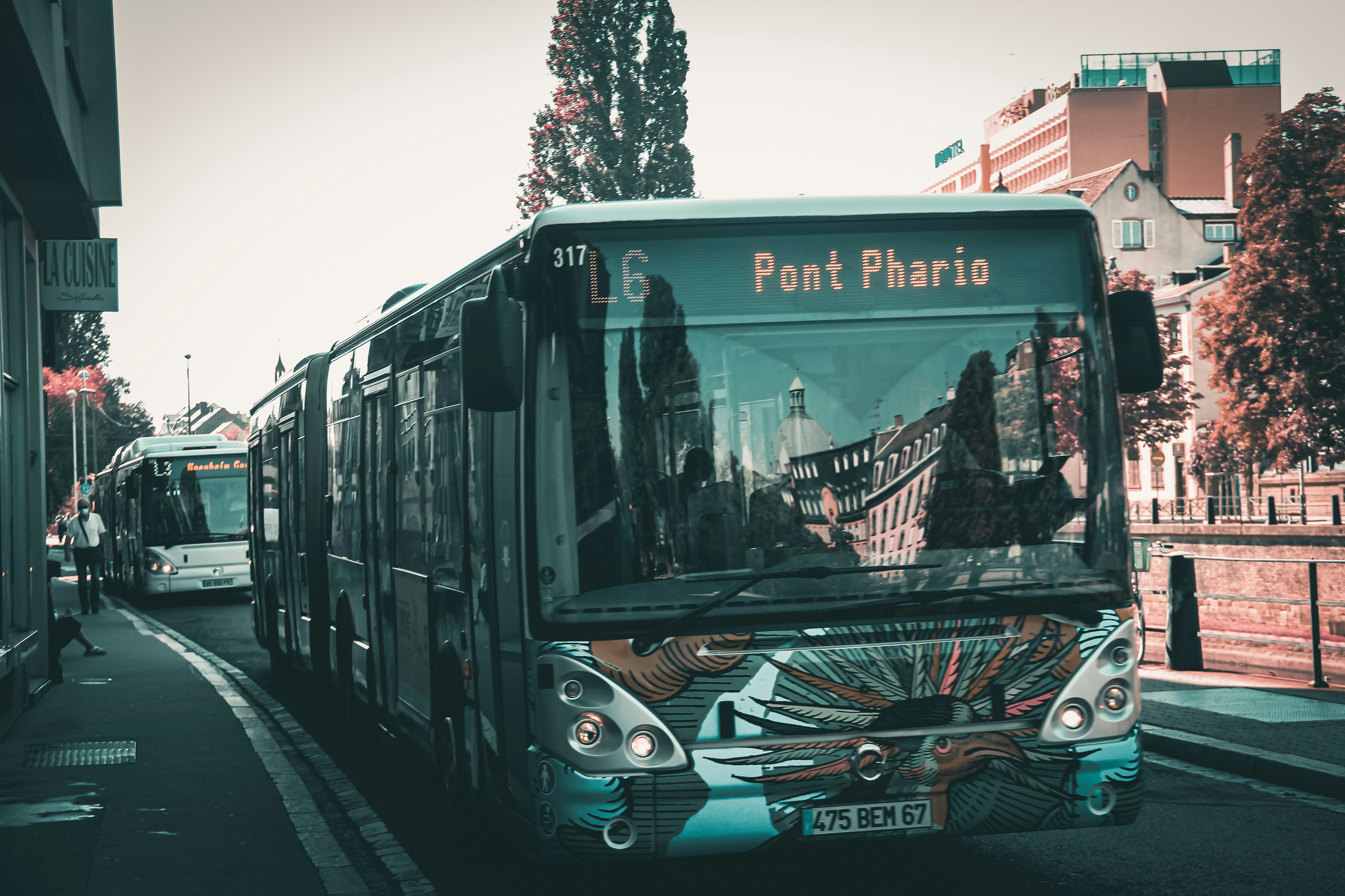 Espacios de Transporte Ordenado Condicional Aleatorio
