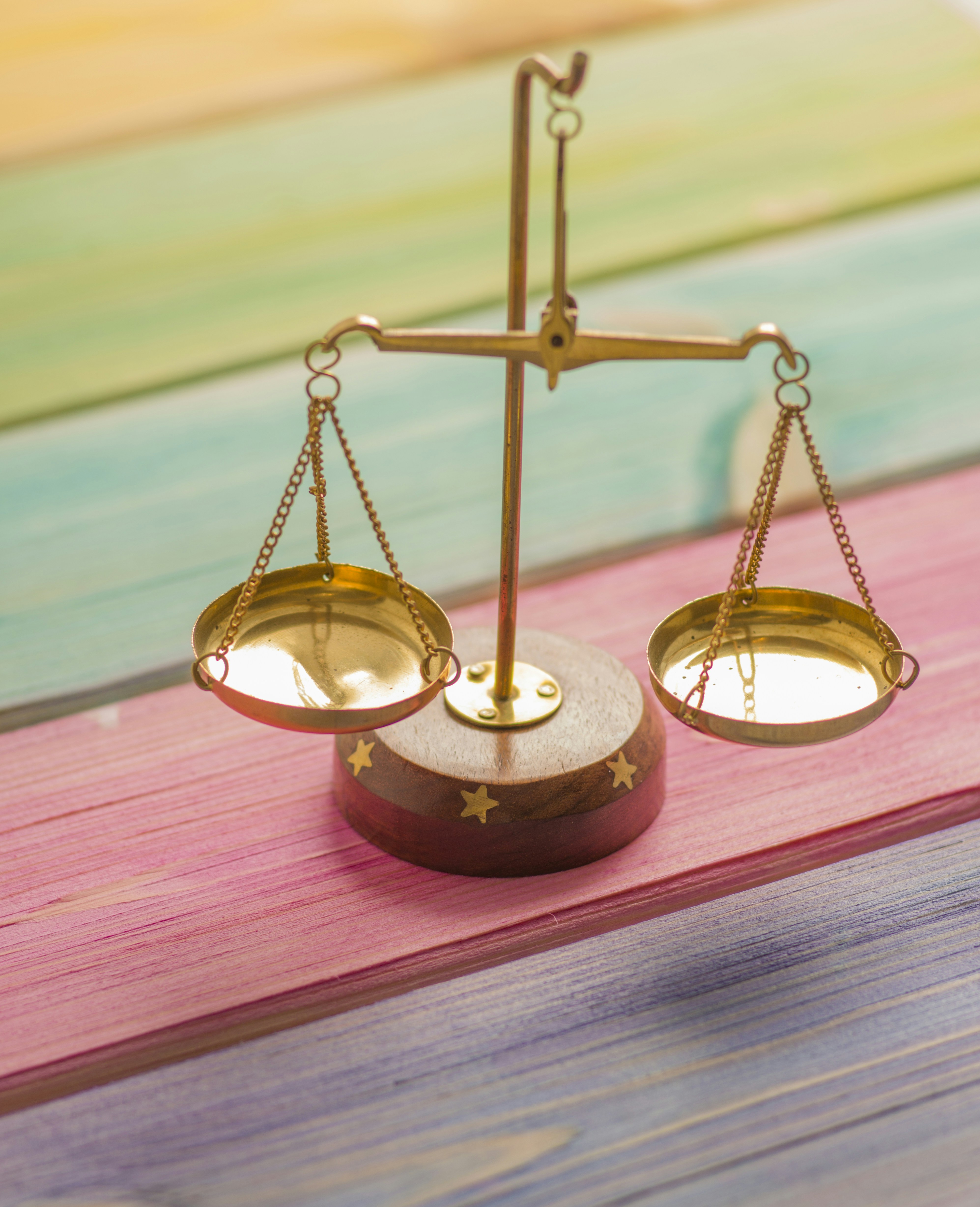 Estabilidad vs. Manipulabilidad: Evaluando Robustez en Jueces LLM