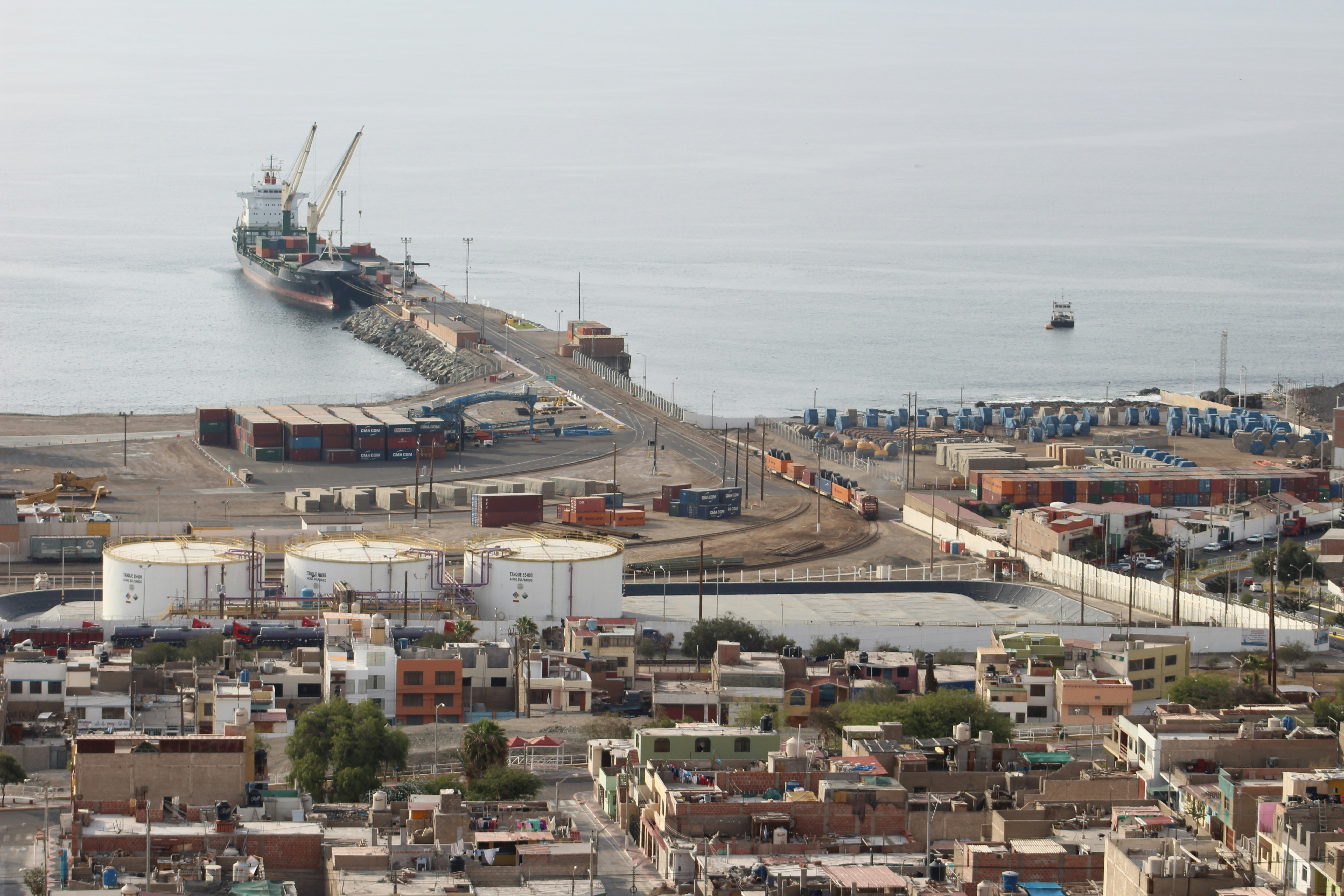 Este muelle Anker de 12 puertos también es un soporte para monitor, y ahora tiene un descuento de $80