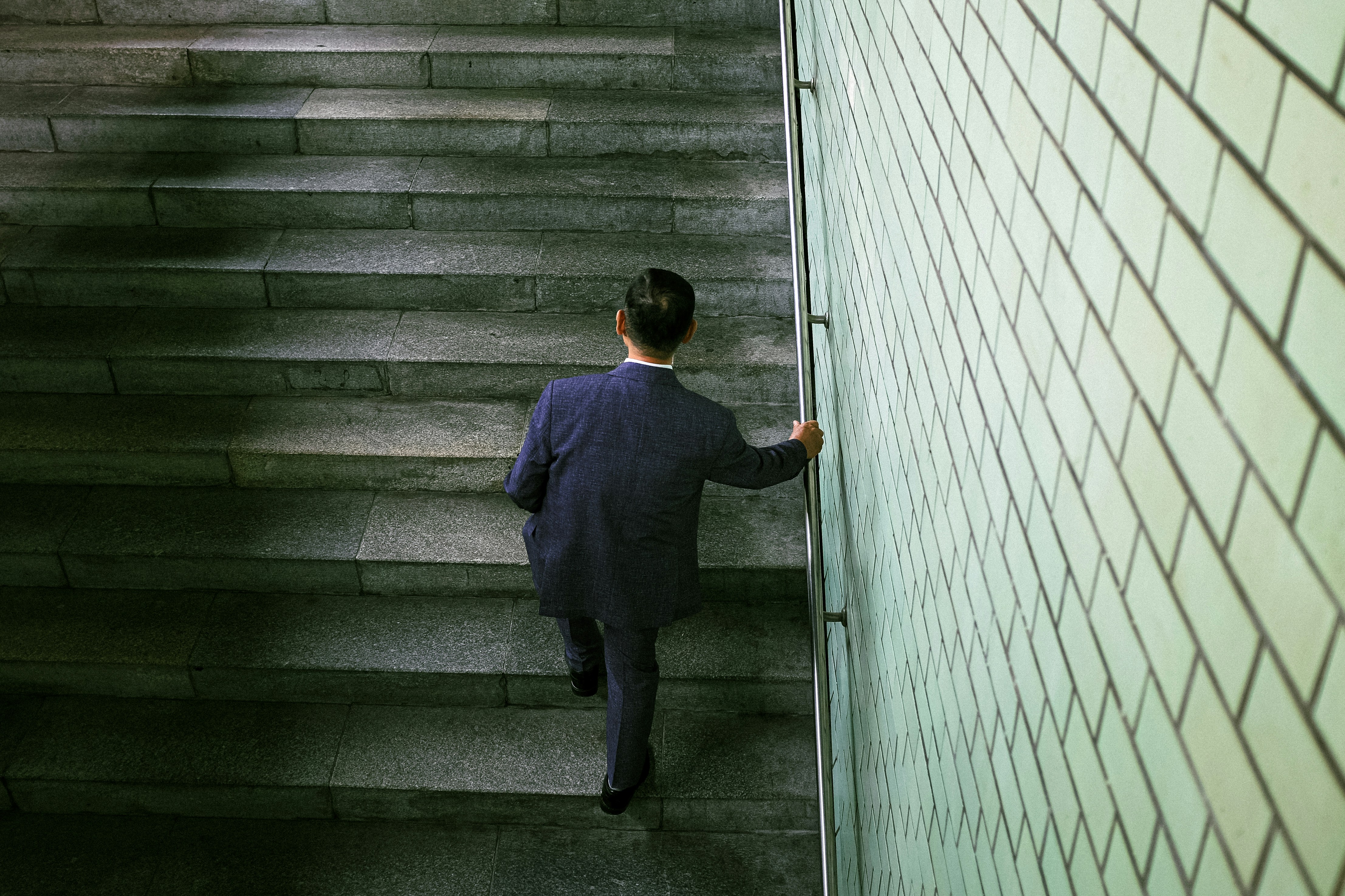 ¿Cómo puede la gerencia asegurar la adopción de cómo elegir una empresa de desarrollo de software?