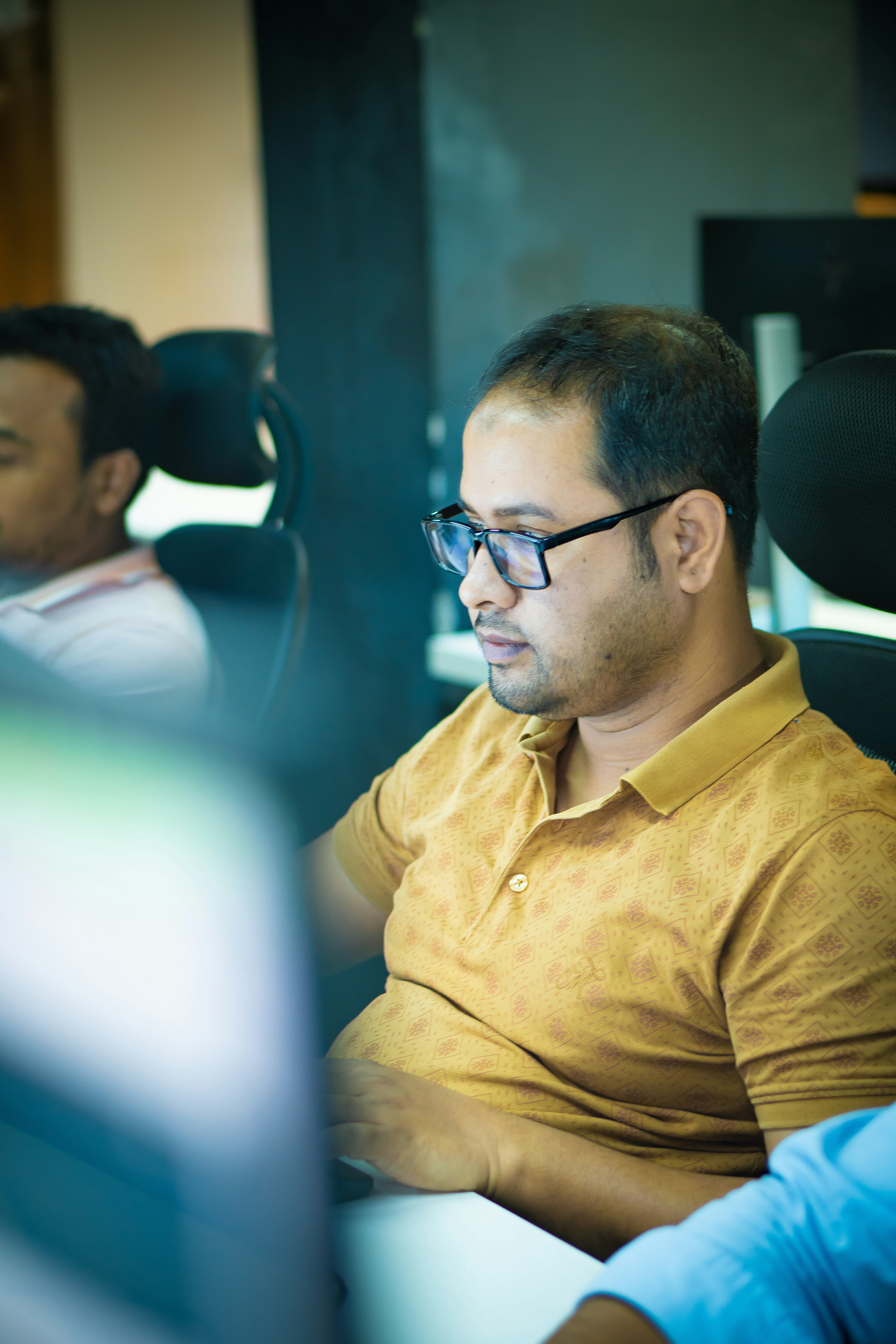 ¿Cómo puede la gestión garantizar la adopción de servicios de software empresarial?