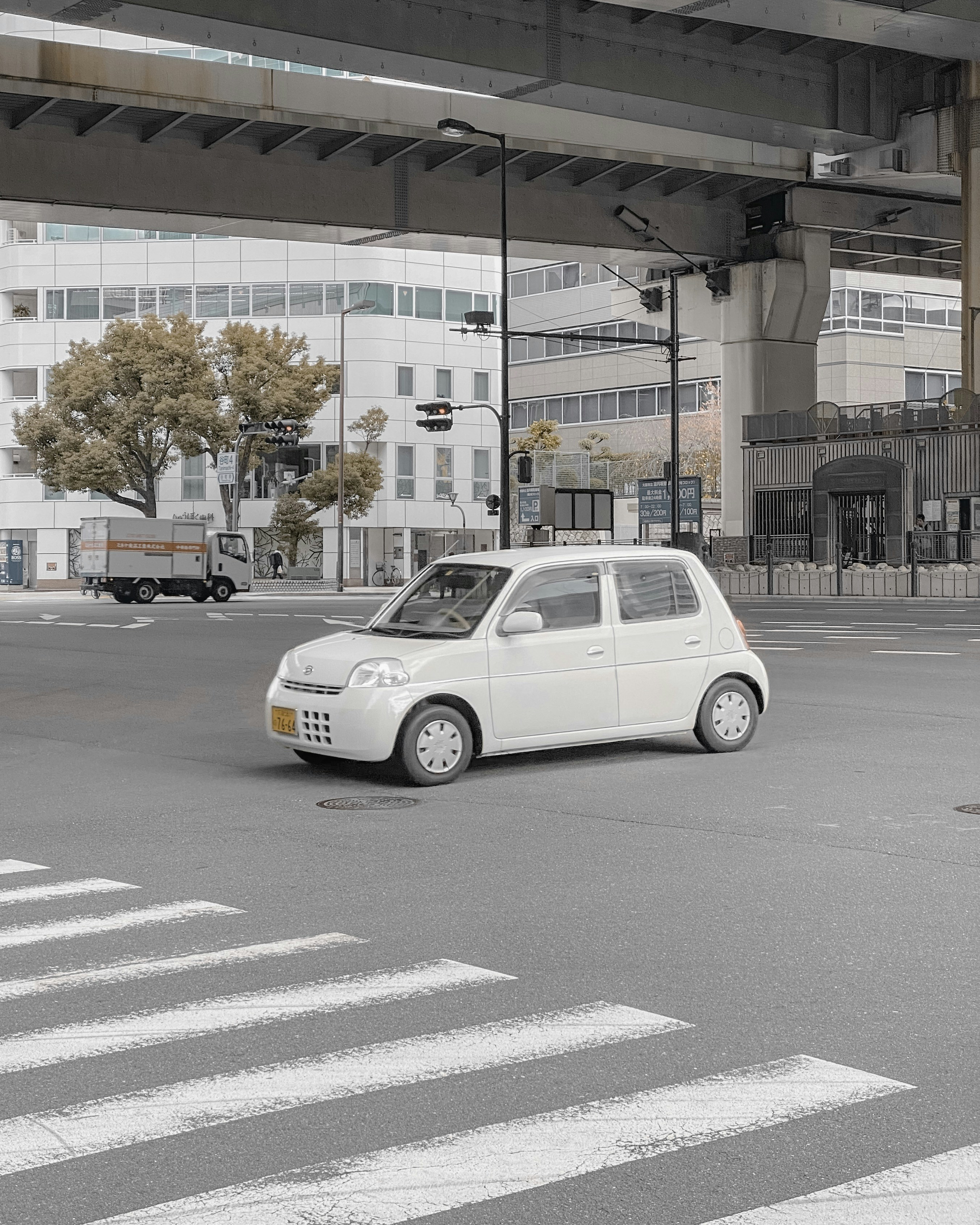 Estudio de la retraso real-mundo en arquitecturas de microservicios para el conductor autónomo