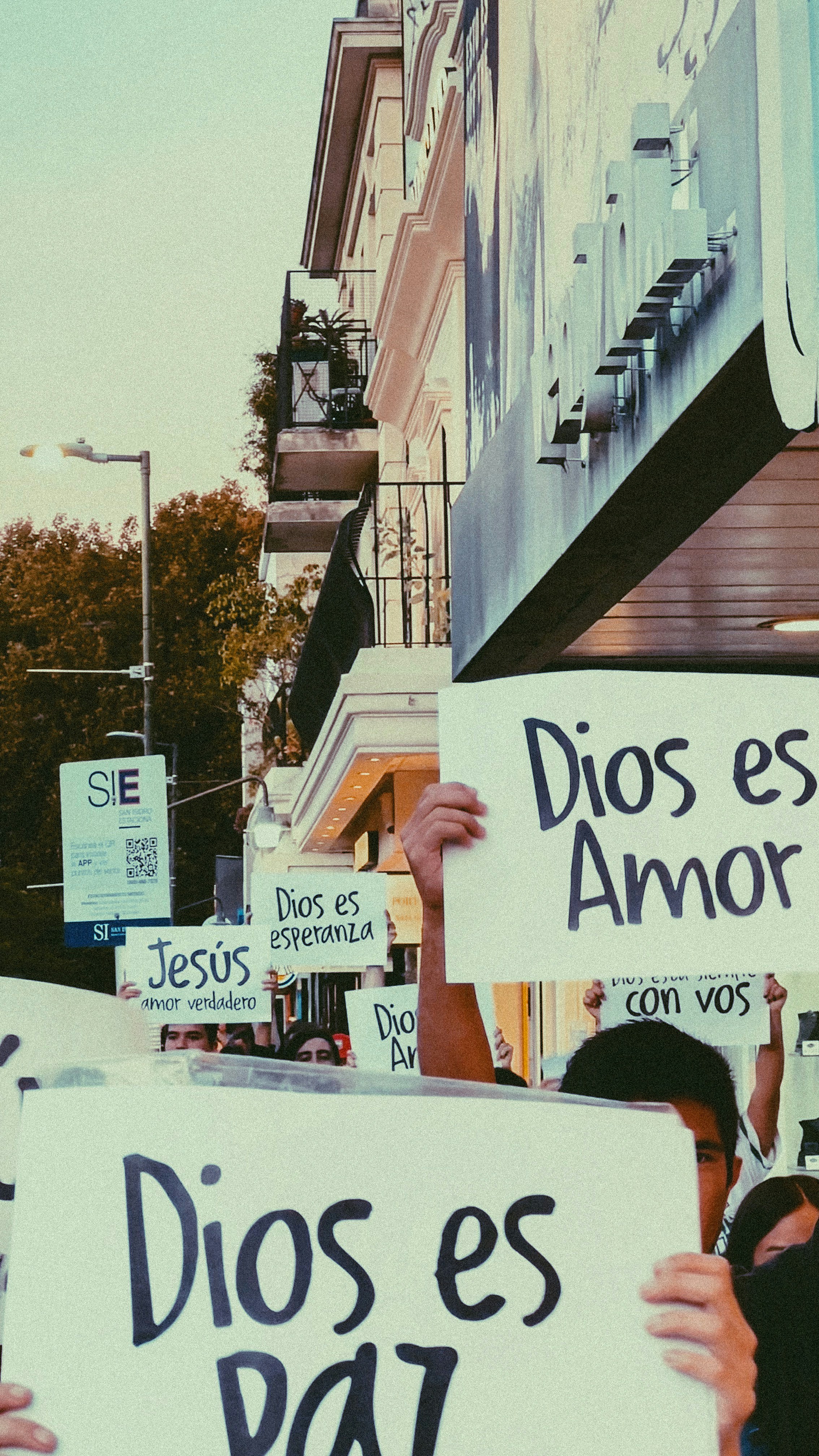 A las IA no les gusta la religión, especialmente los Testigos de Jehová, afirma un estudio