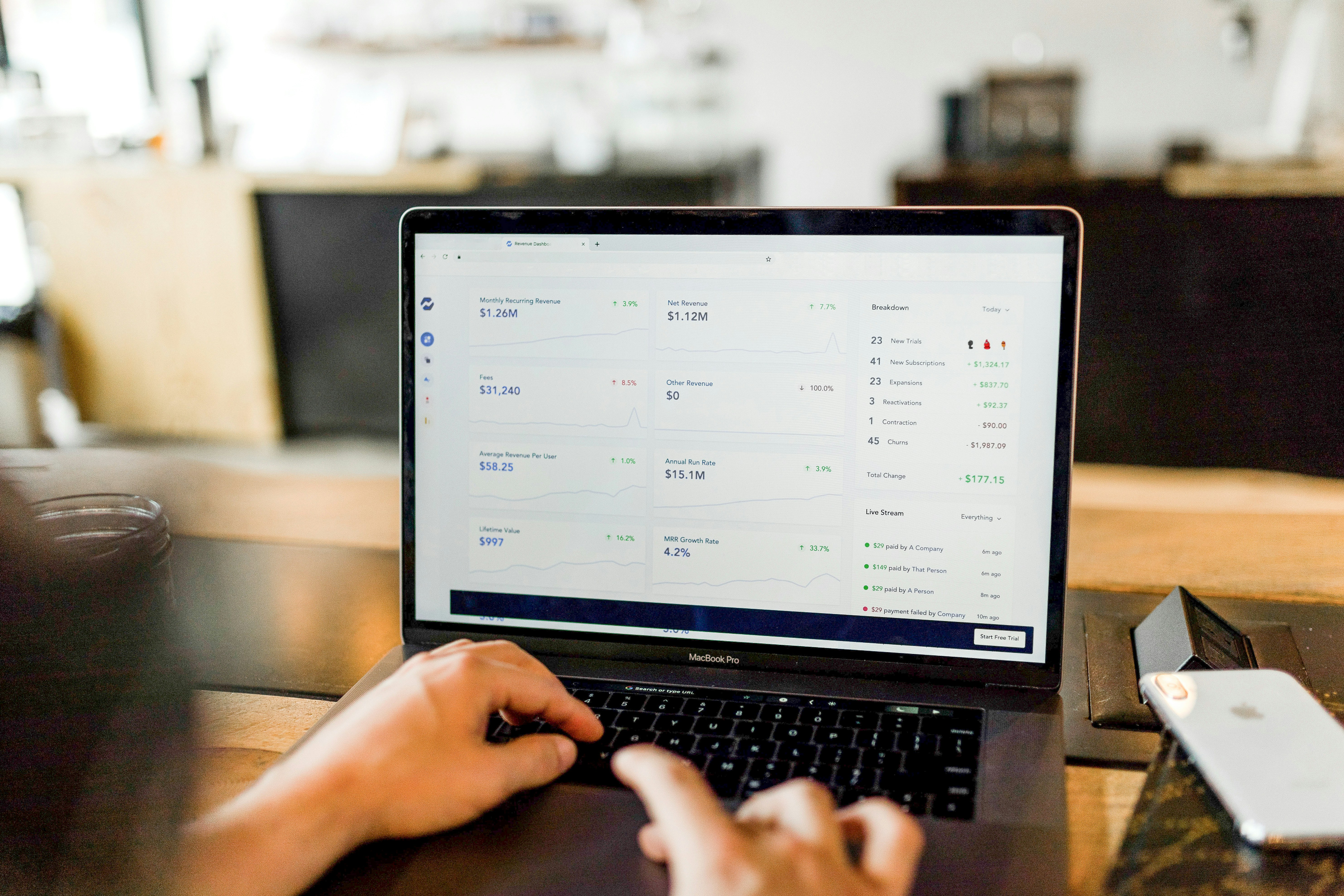 ¿Cómo evalúo el portal del cliente con proveedores de facturación y facturas?