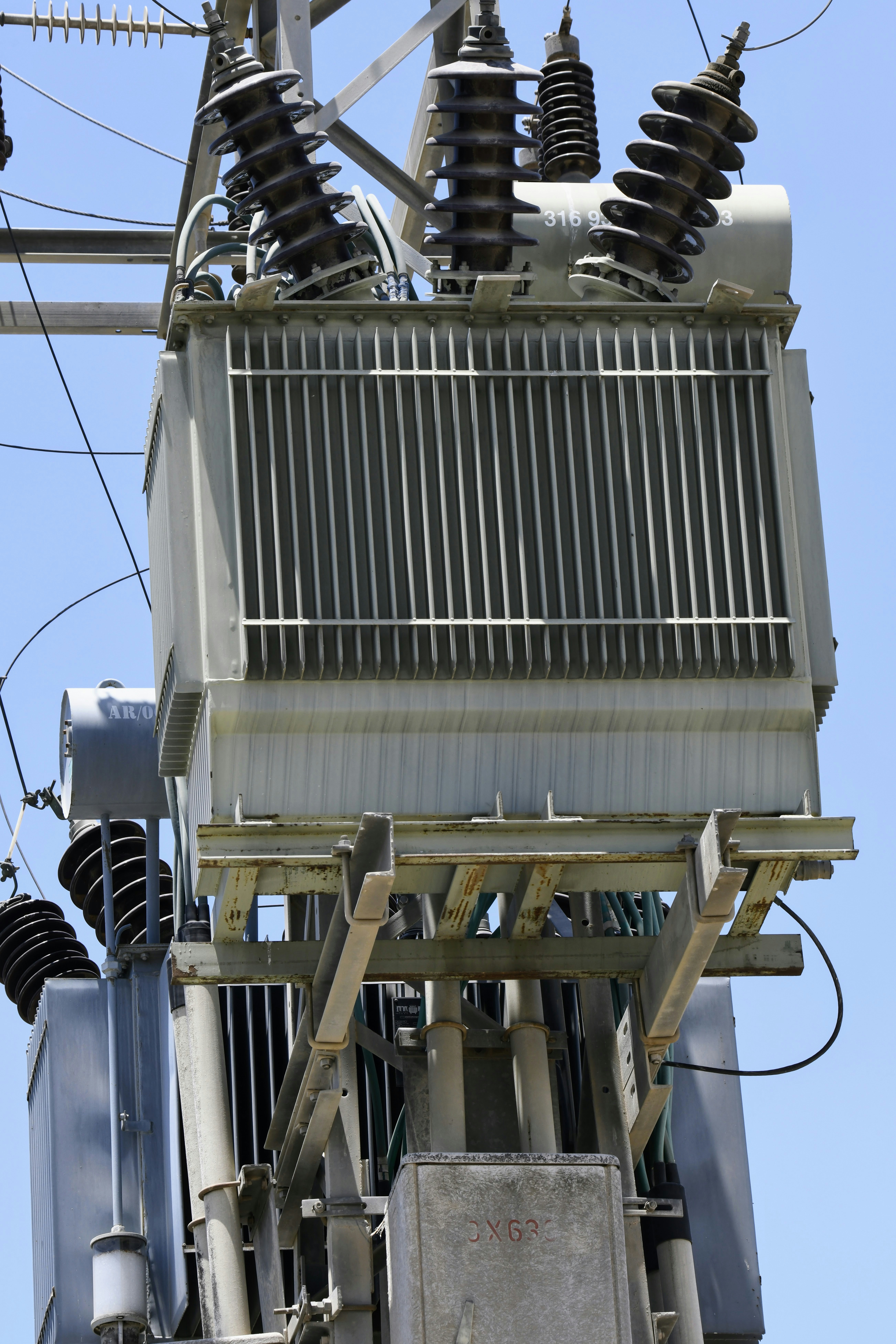 Evidencia causal de representaciones de pila en modelos de contadores con transformers