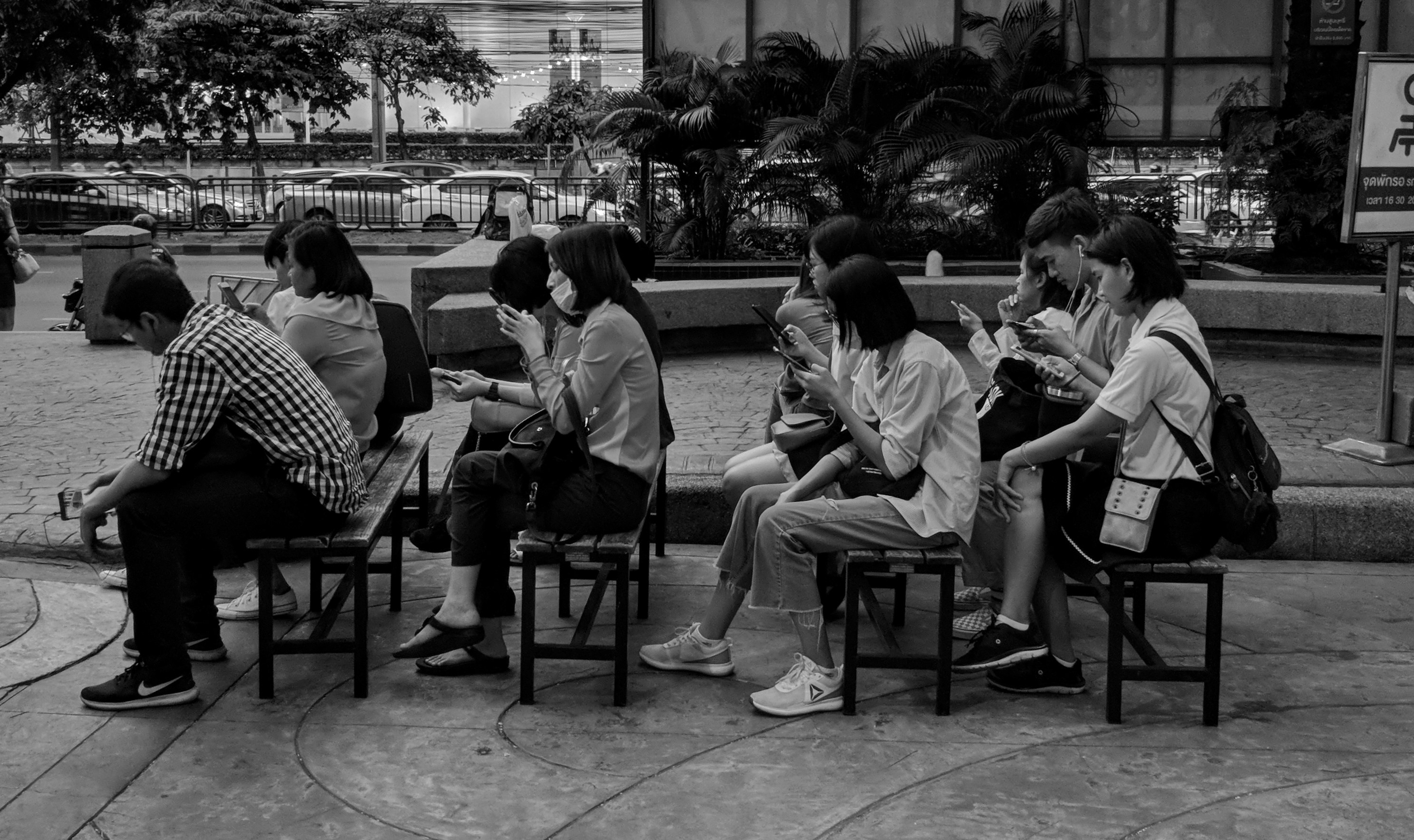 Un estudio comparativo sobre el impacto del aprendizaje tradicional y del aprendizaje interactivo en el rendimiento académico y el bienestar emocional de los estudiantes