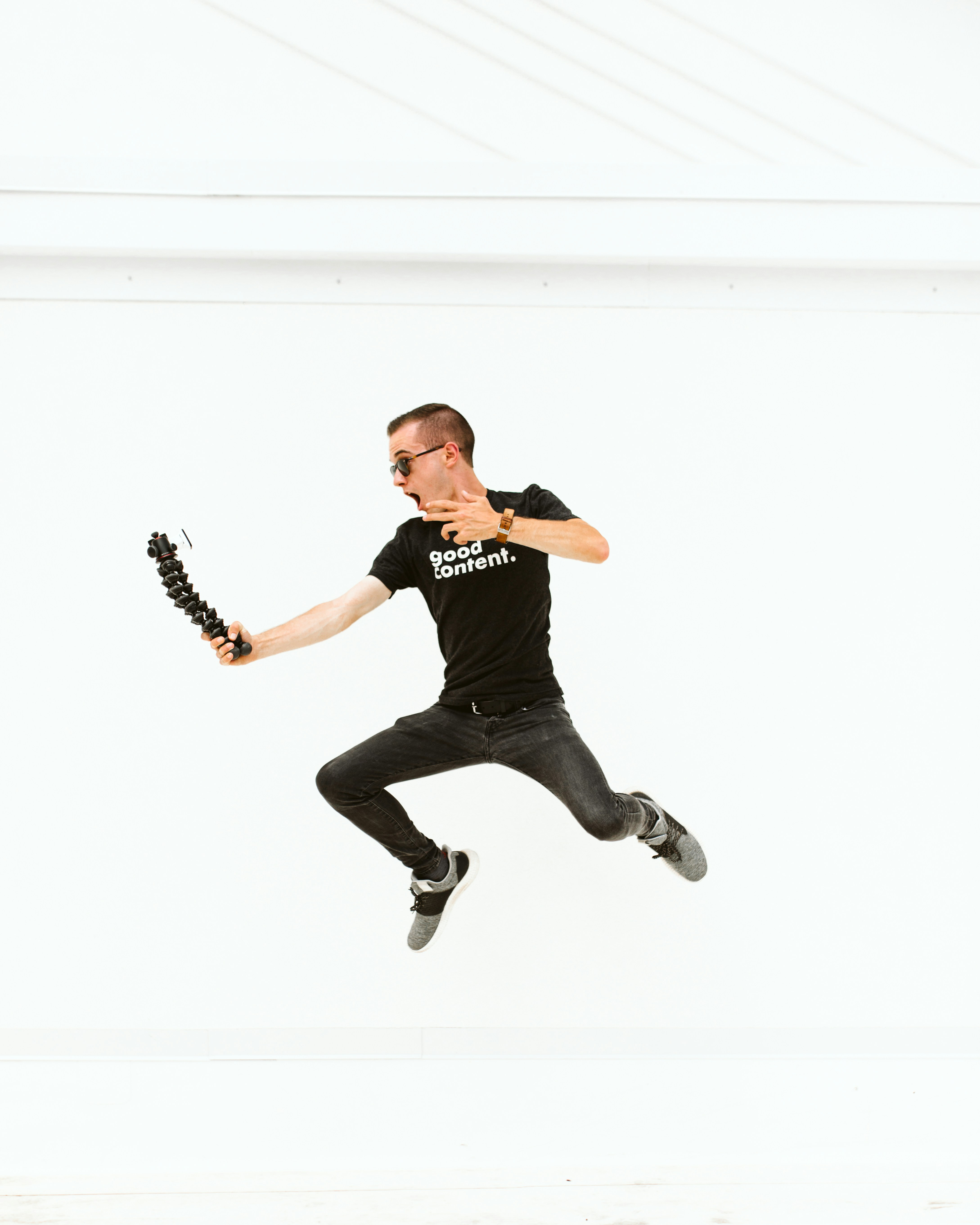 Hombre baila durante 144 horas para romper récord de maratón de videojuegos