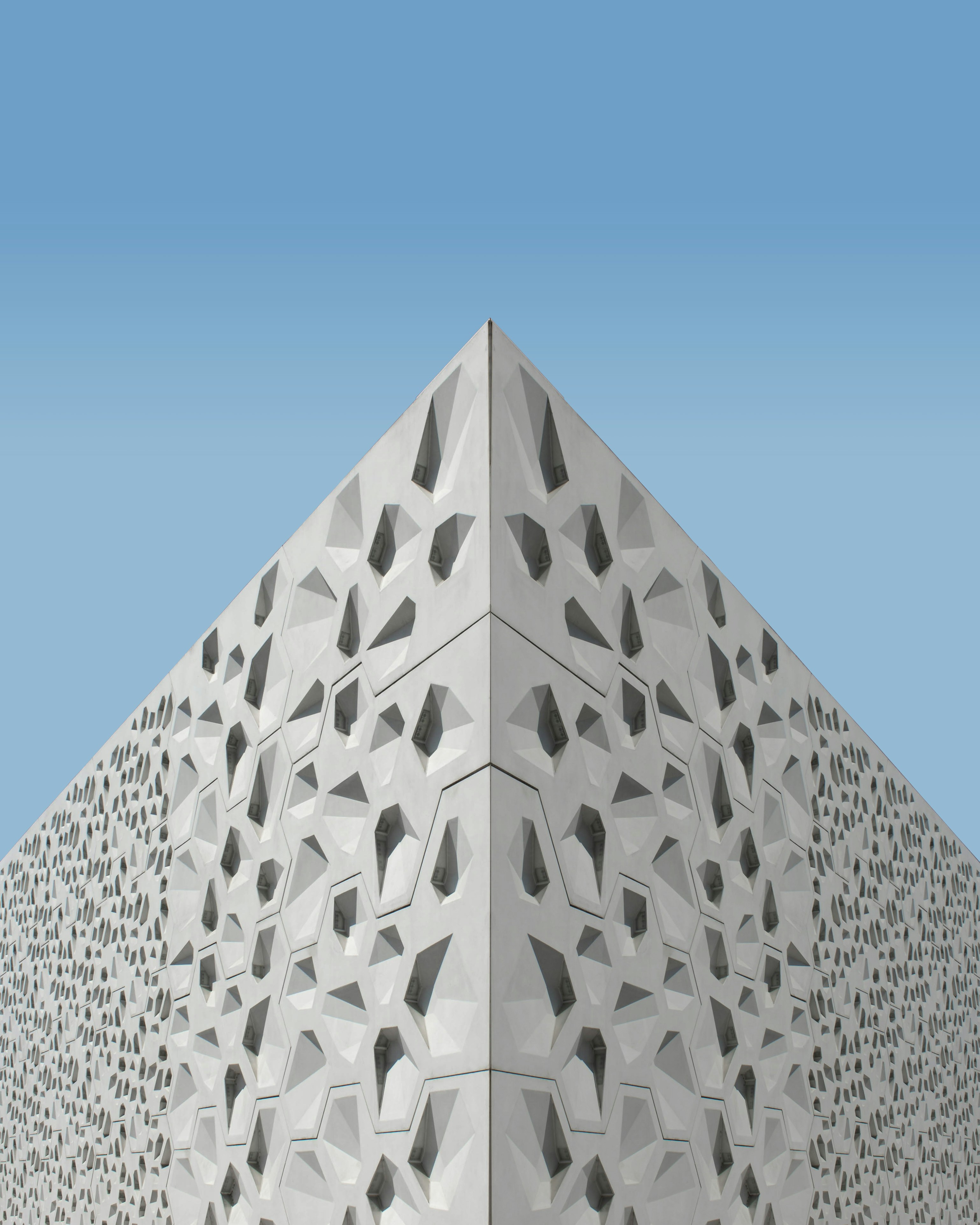 Un modelo geométrico del rezo cosmológico a través de la geometría angular en un universo estático