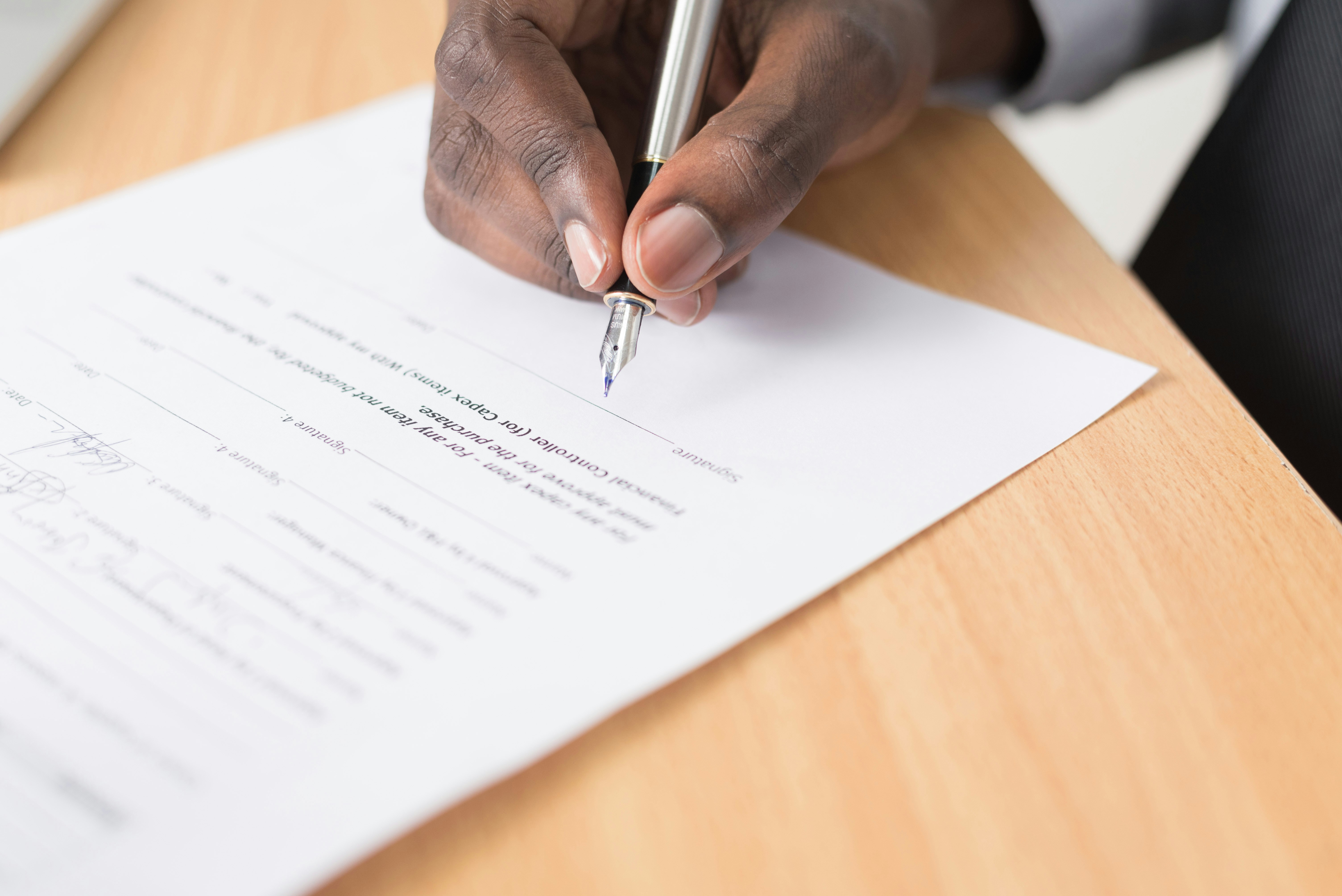 ¿Cómo el feedback de usuarios mejora la automatización de documentos legales?