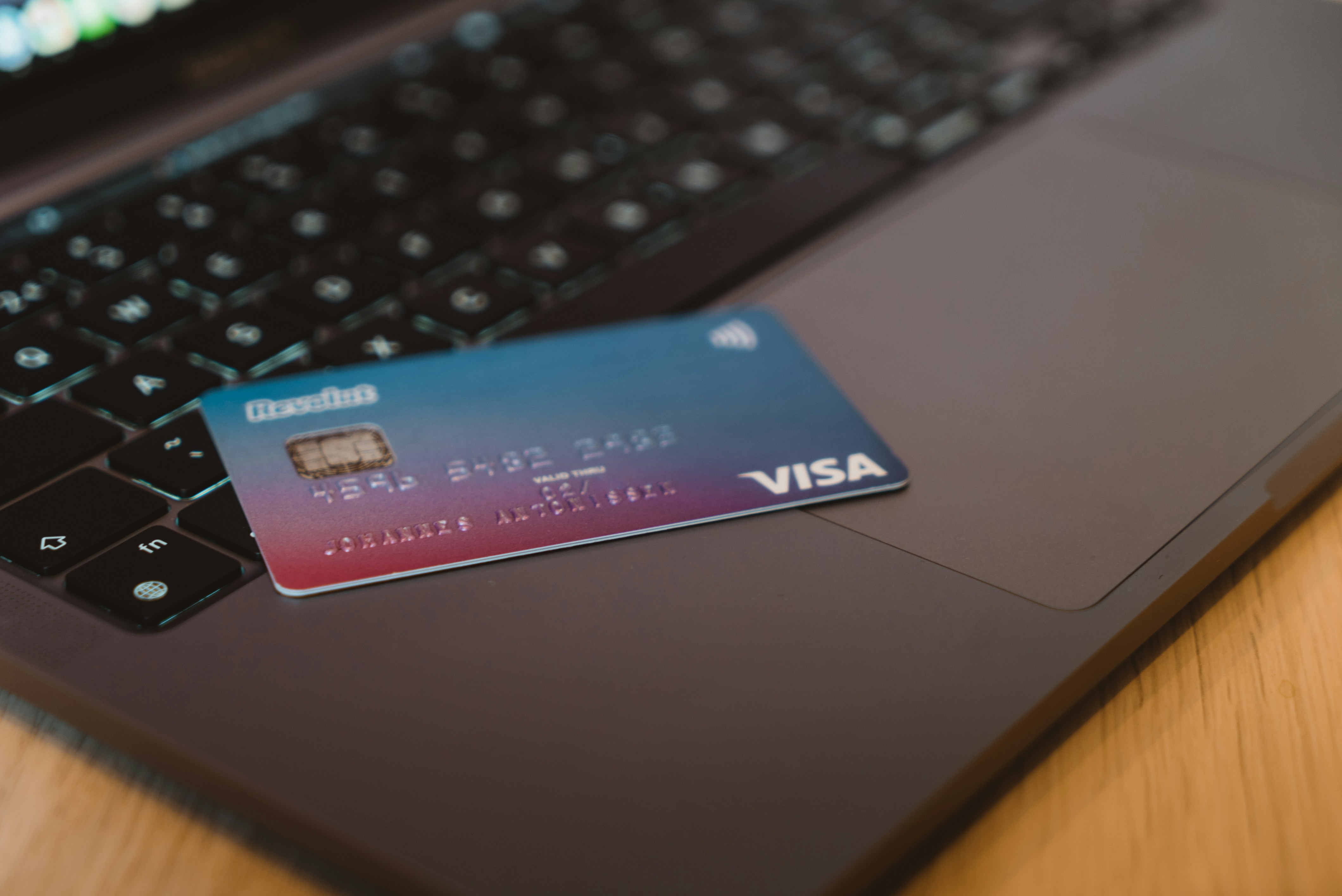 ¿Hay opciones de financiamiento o pagos por fases para desarrollo web a medida?