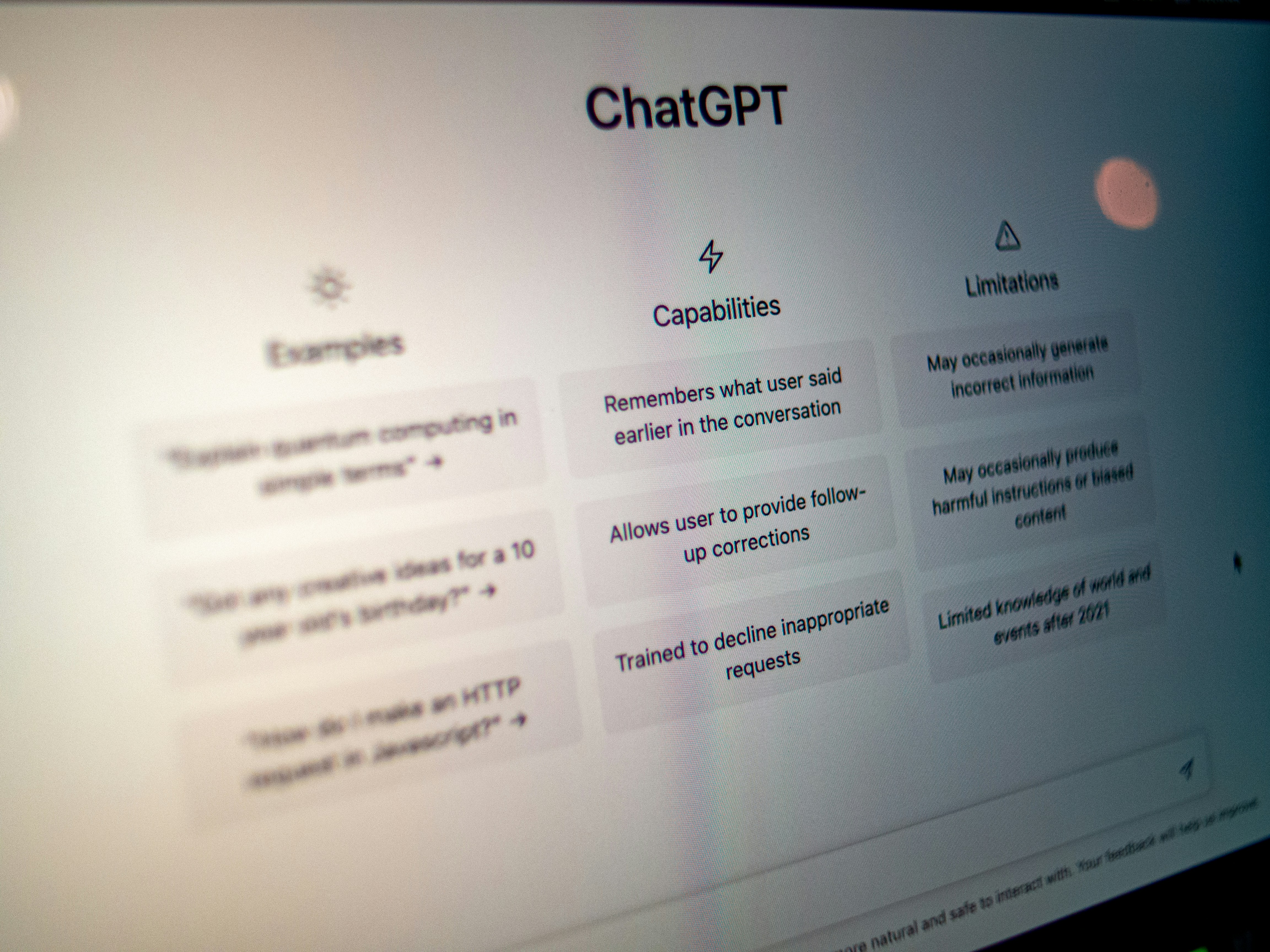 ¿Existen opciones de financiamiento o pagos por fases para el chatbot de IA para atención al cliente?