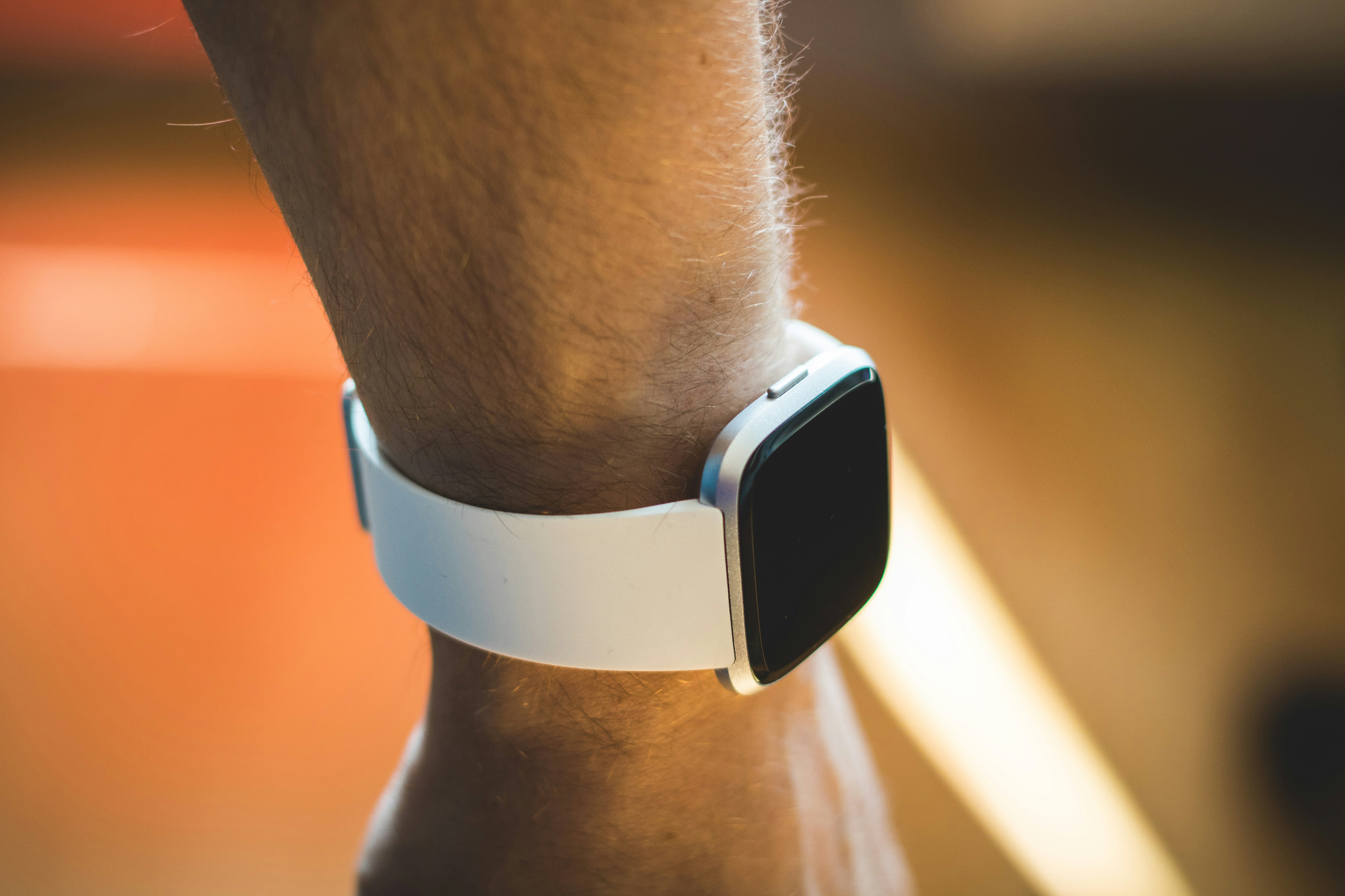 Engadget Podcast: Sumergiéndonos en el Fitbit Air y la crítica del Papa a la IA