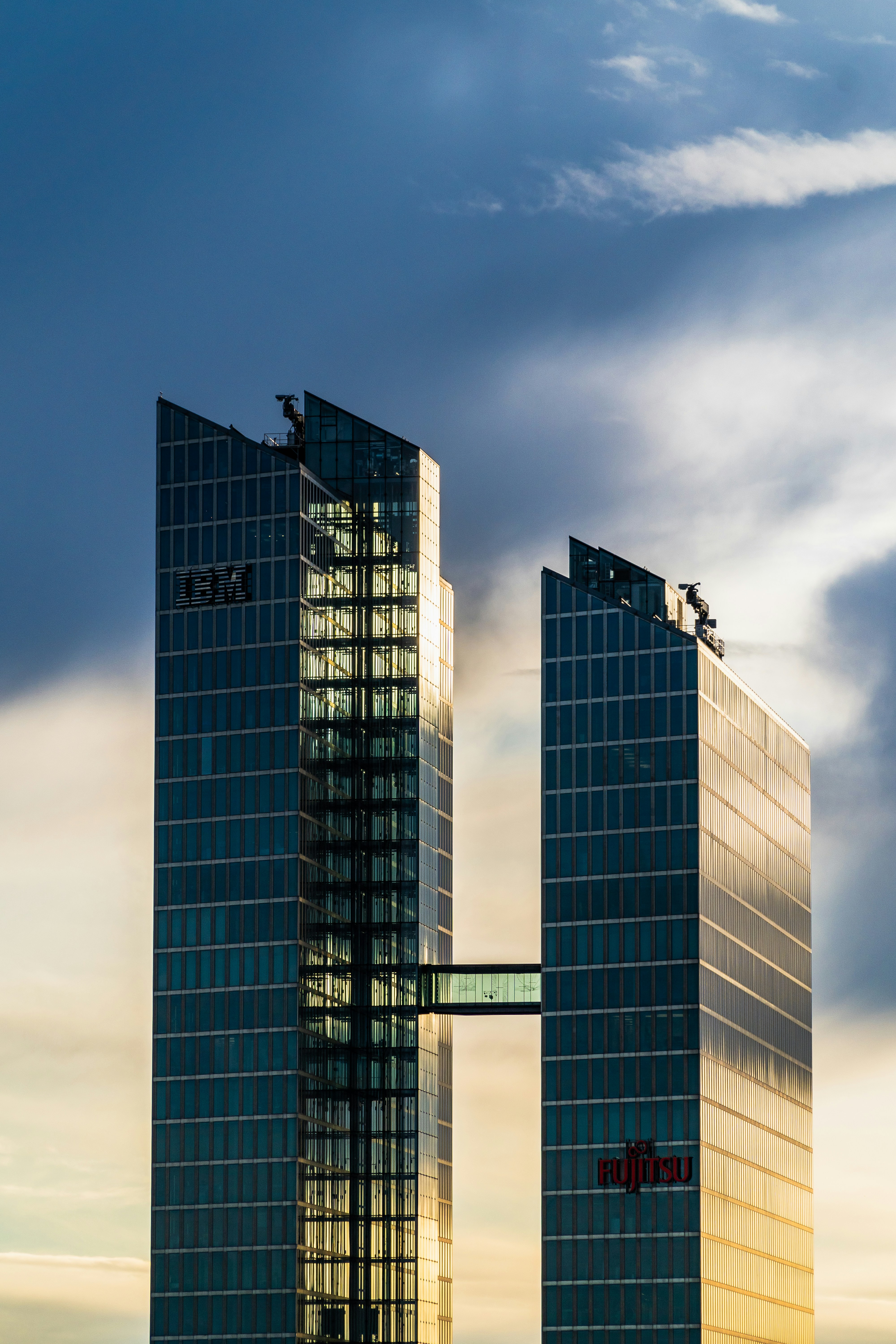 Fujitsu confirma que el negocio de las mainframes morirá en 2035, justo a tiempo para que las supercomputadoras de IA cuántica tomen el control