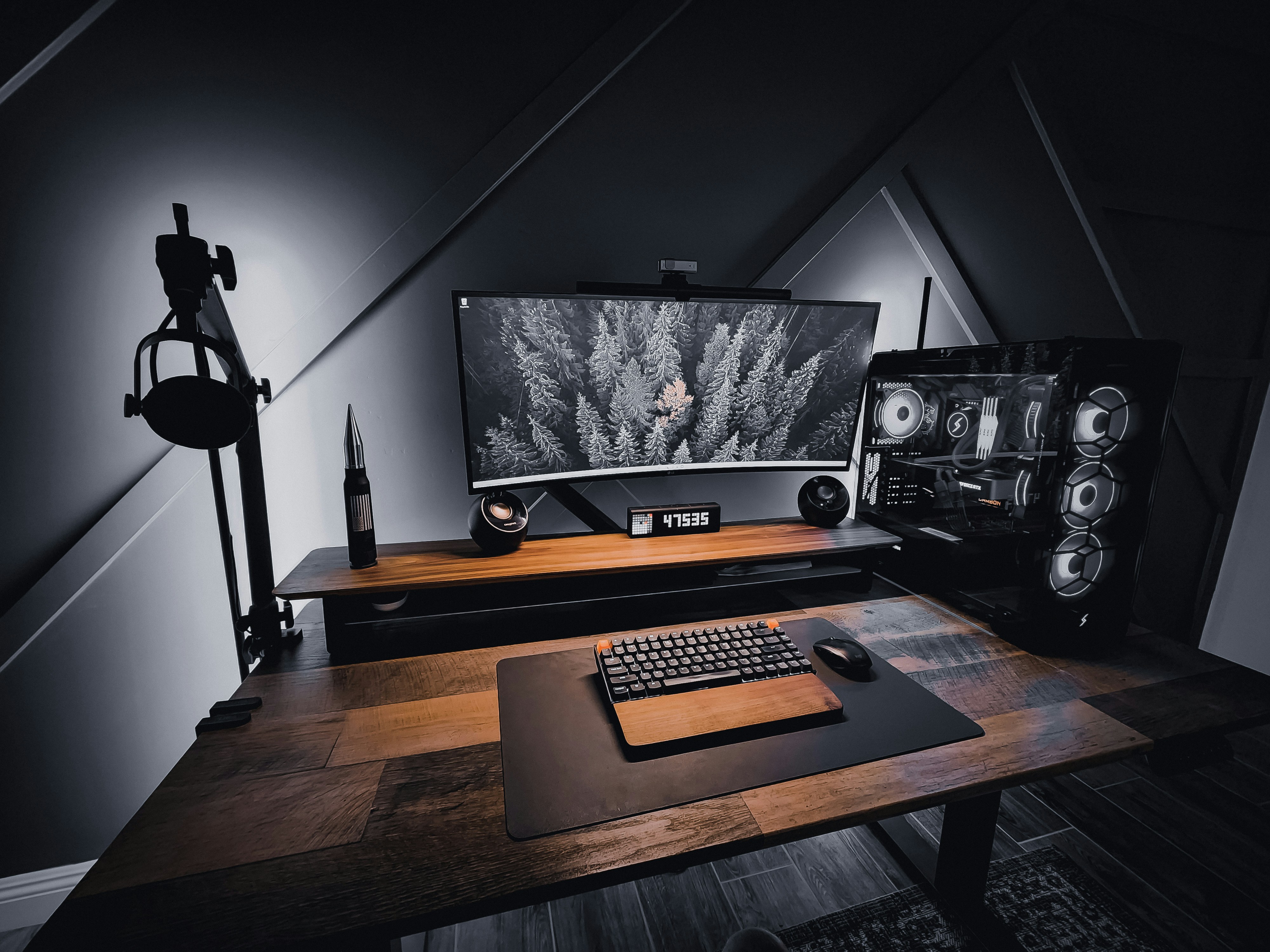 El elegante gabinete de madera y vidrio de Gigabyte sorprende en Computex