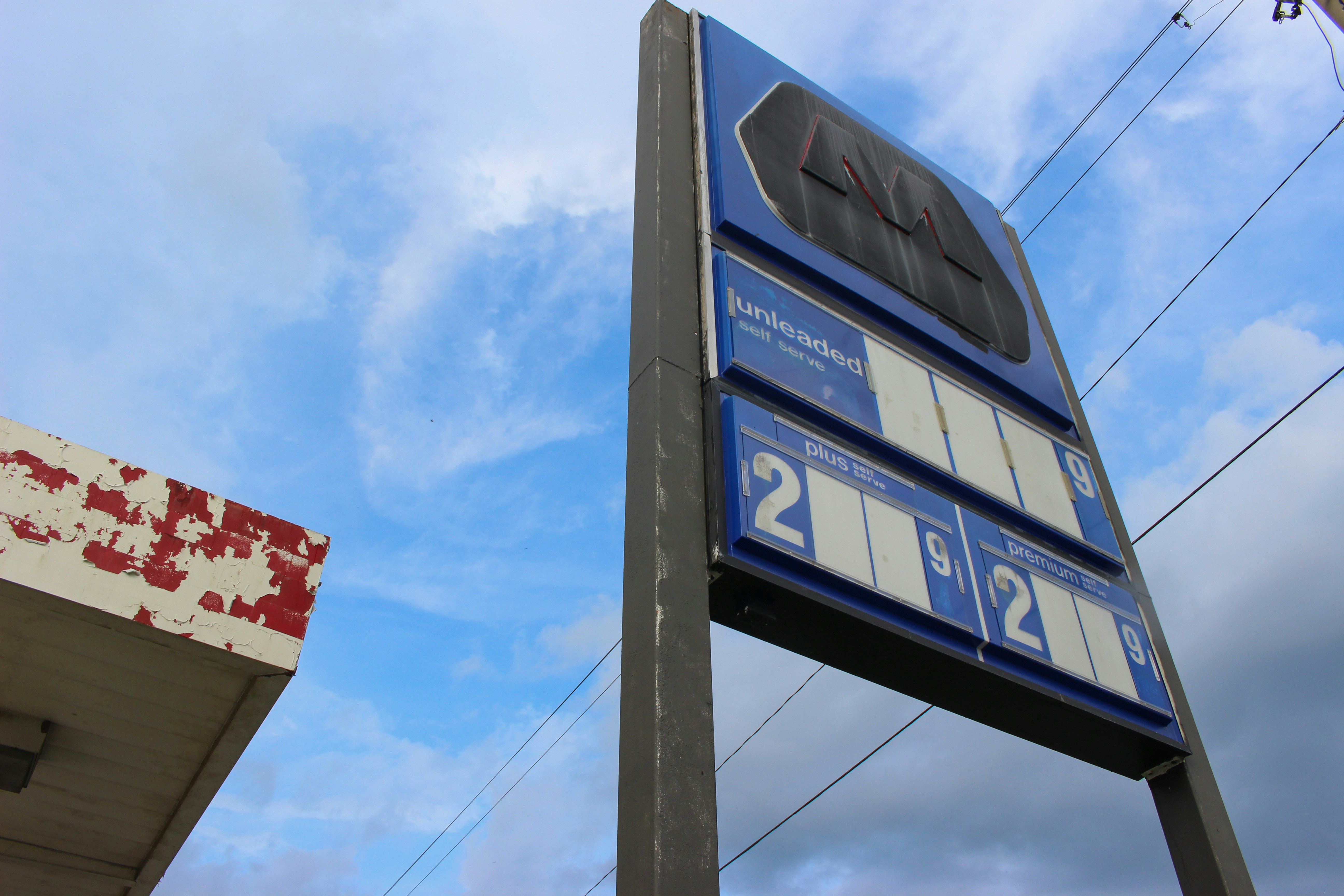 Precios del gas bajan hasta $3,11 con una demanda al cuatro meses menor