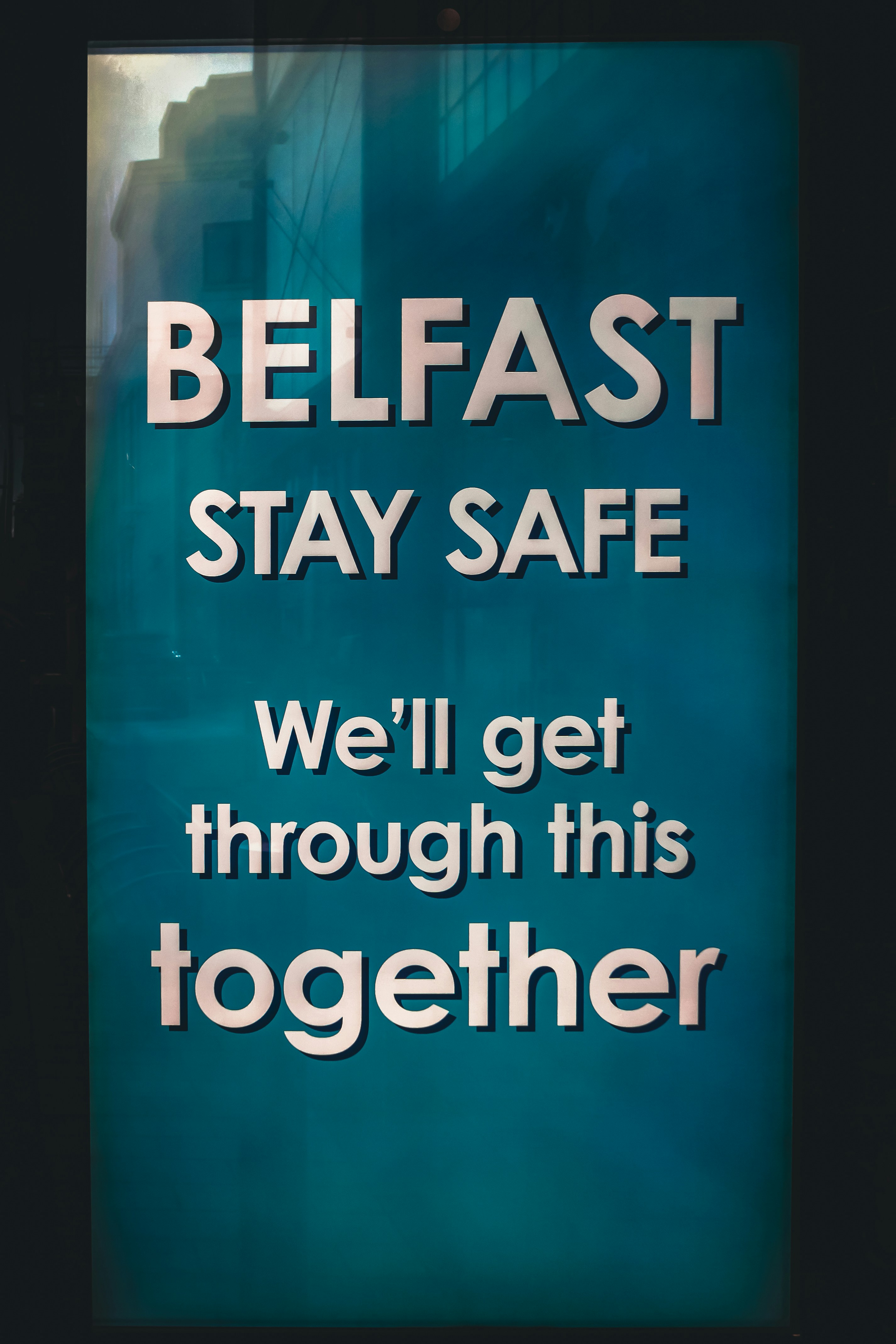 Un grupo juvenil supremacista blanco orquestó disturbios en Belfast
