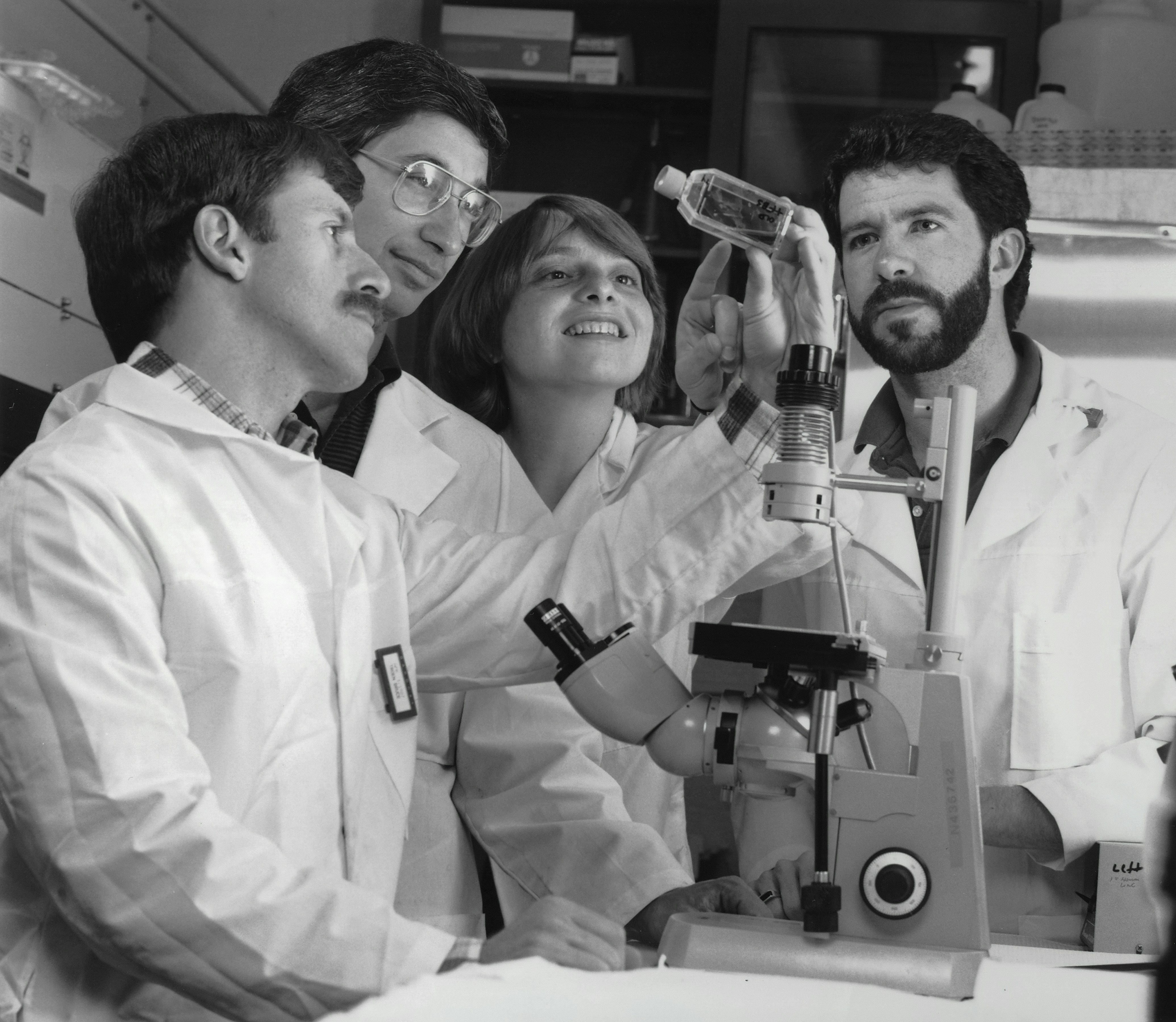 Hacia la búsqueda diversa de hipótesis científicas con LLMs