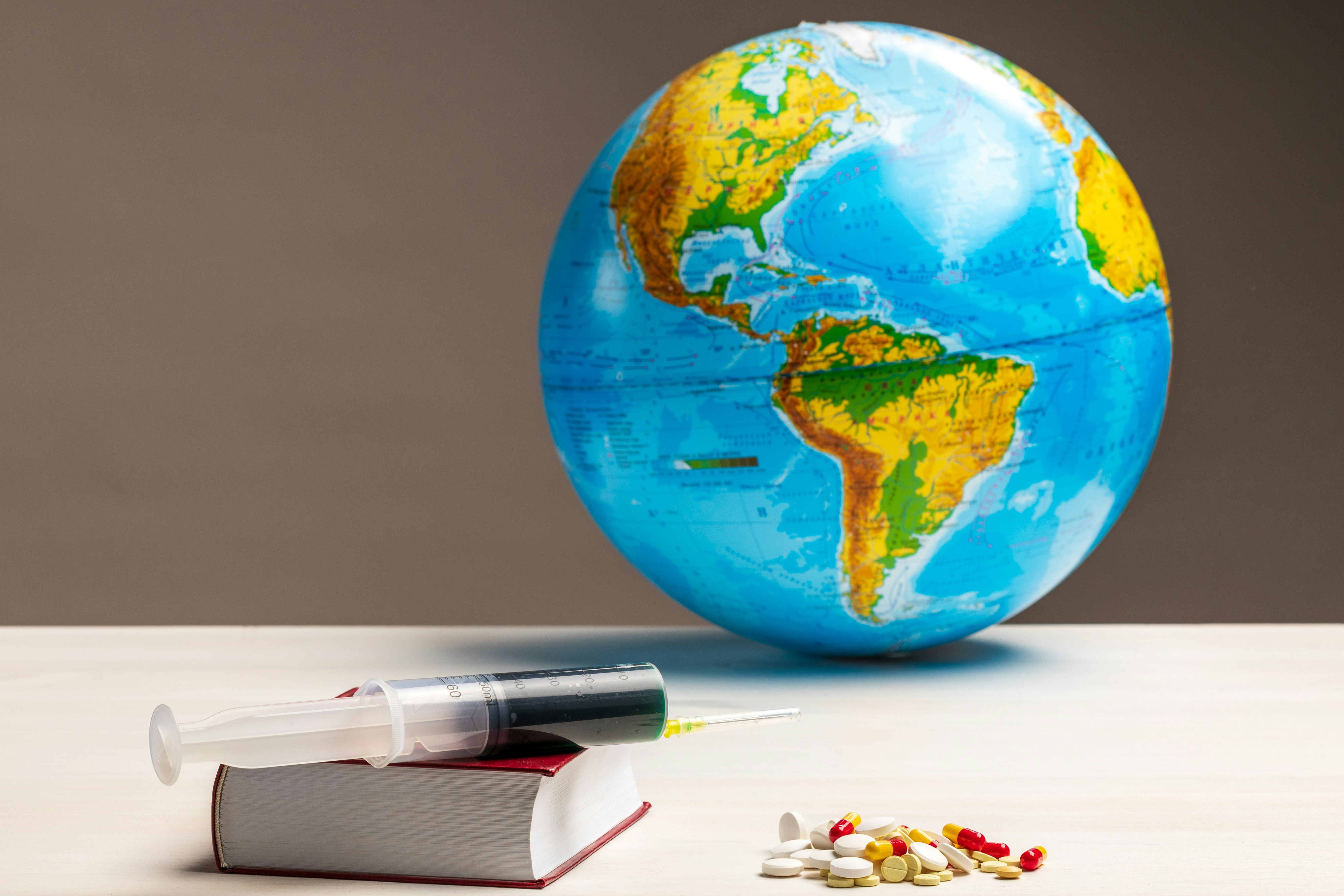 Hacia modelos de mundo en investigación biomédica