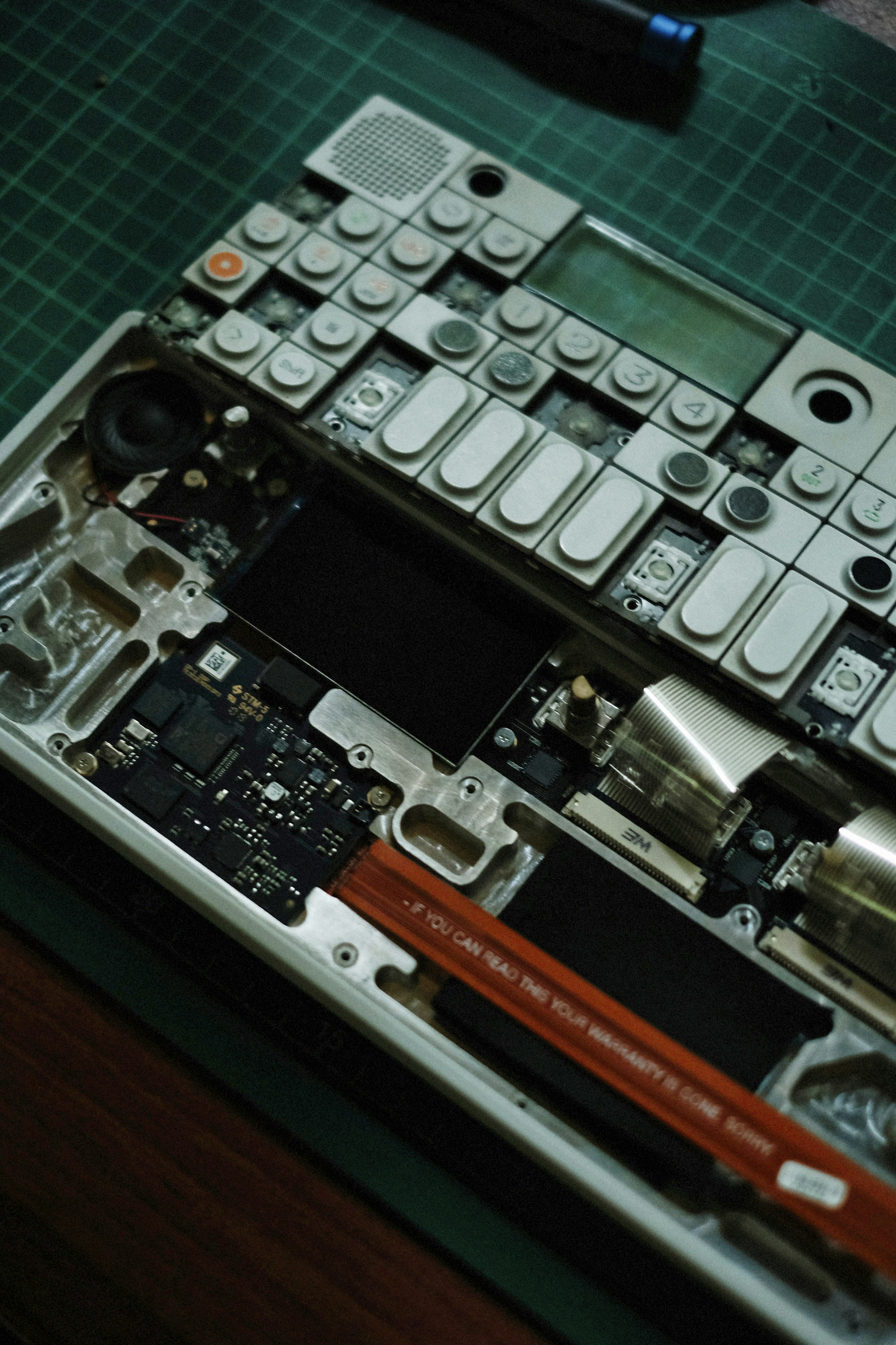 Qué es el Hardware Hacking: Técnicas, Herramientas y Retos de la Seguridad Física