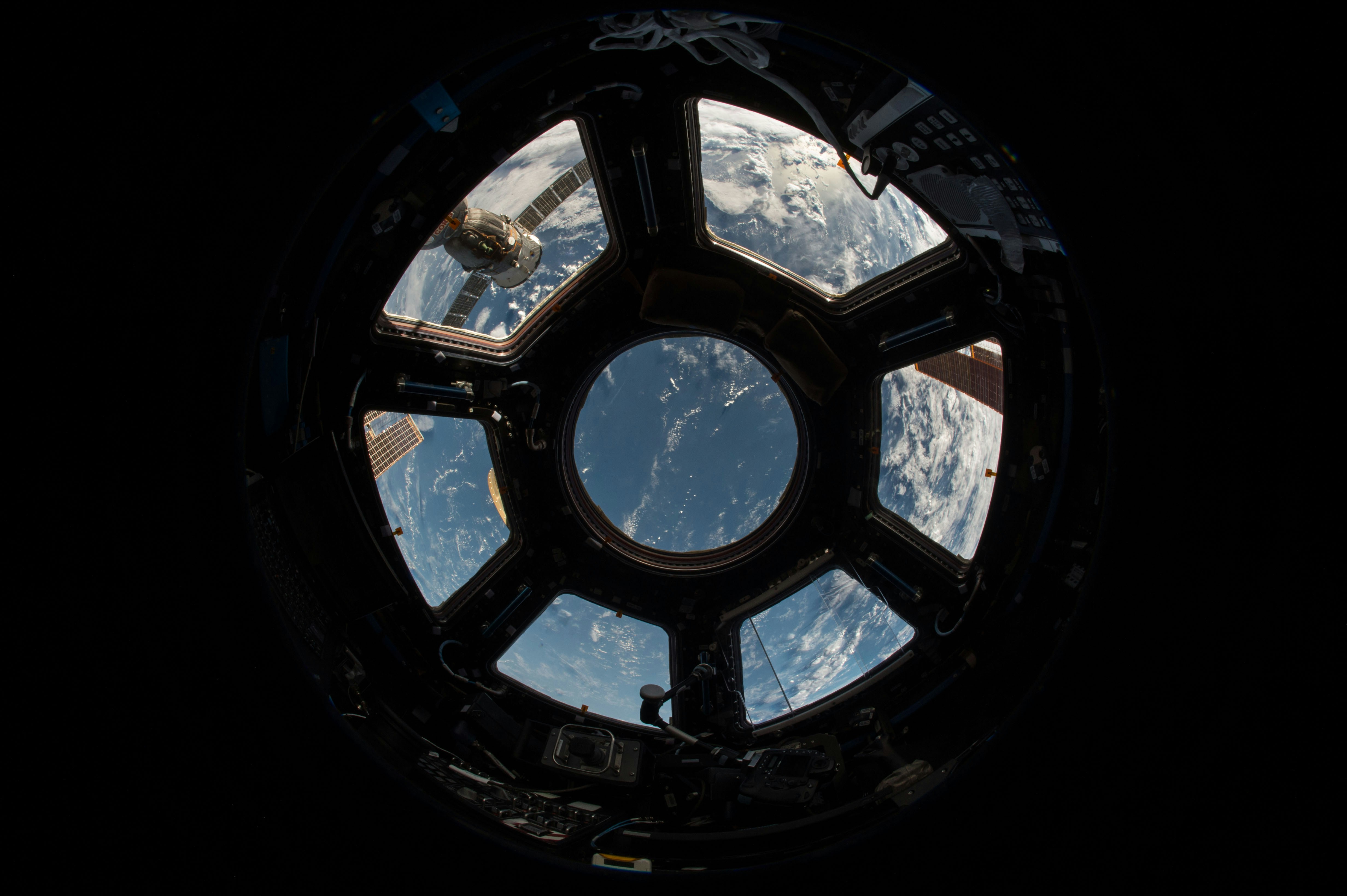 HiperEspacio: Un marco generalizado para la codificación espacial en representaciones hiperdimensionales