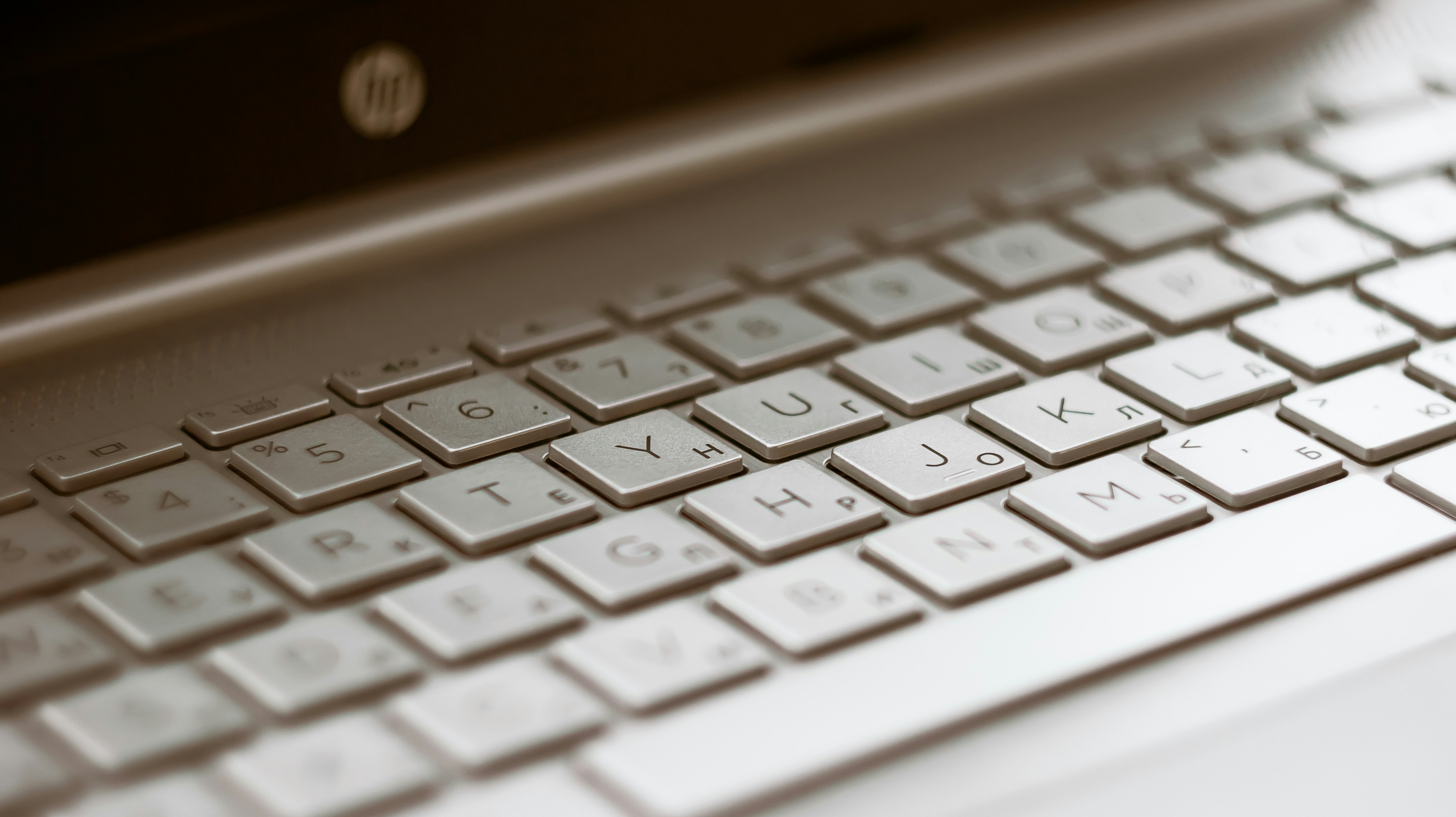 HP metió una PC en un teclado. Lo probamos.