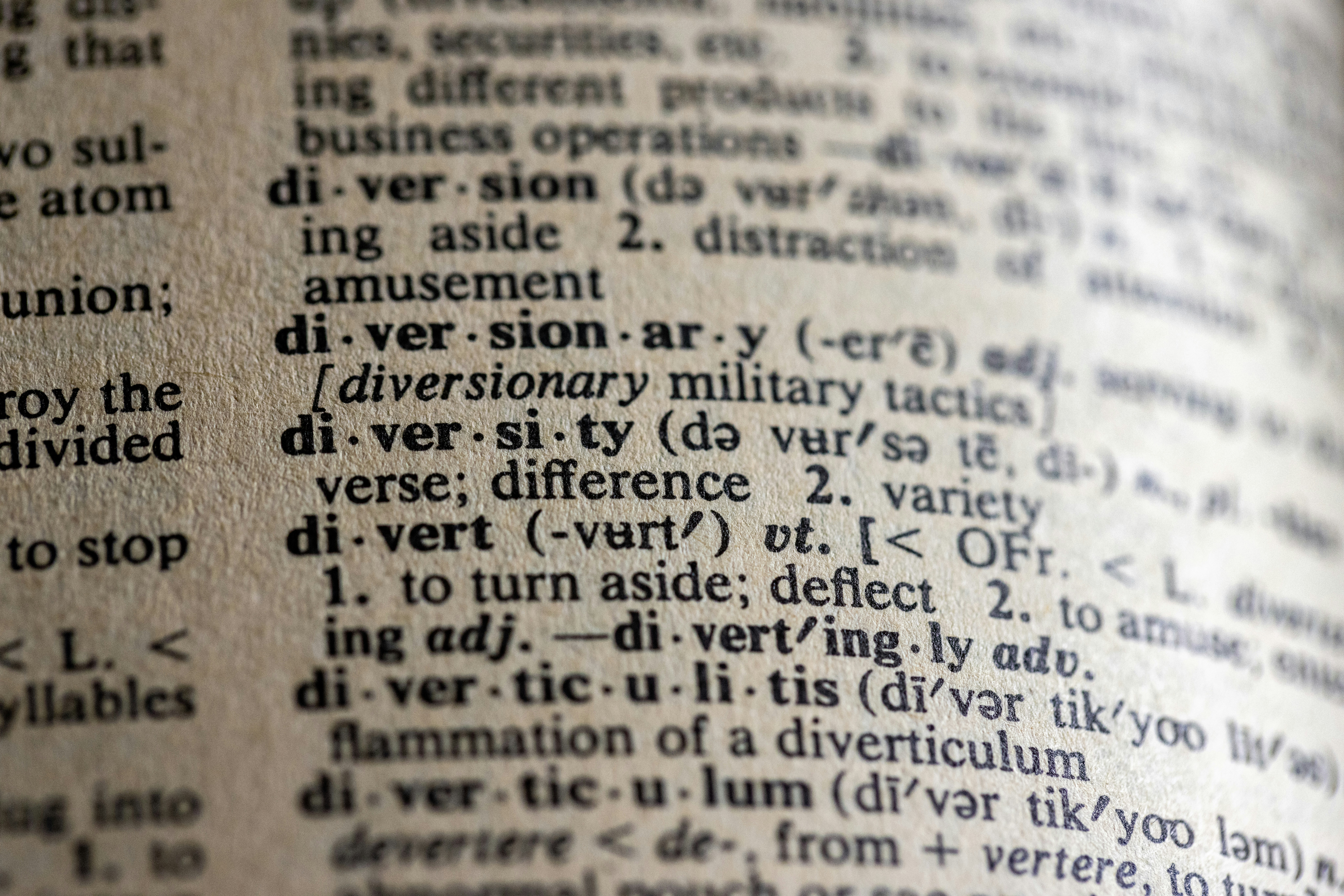'Vibe coding' nombrada palabra del año por el Collins Dictionary